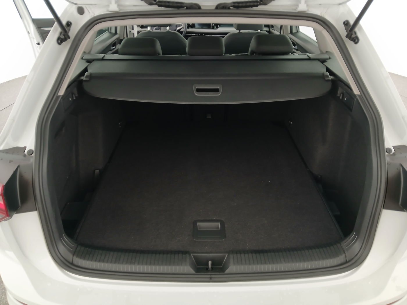 VW Golf VIII Variant 2.0 TDI Life | Bild 12 von 26