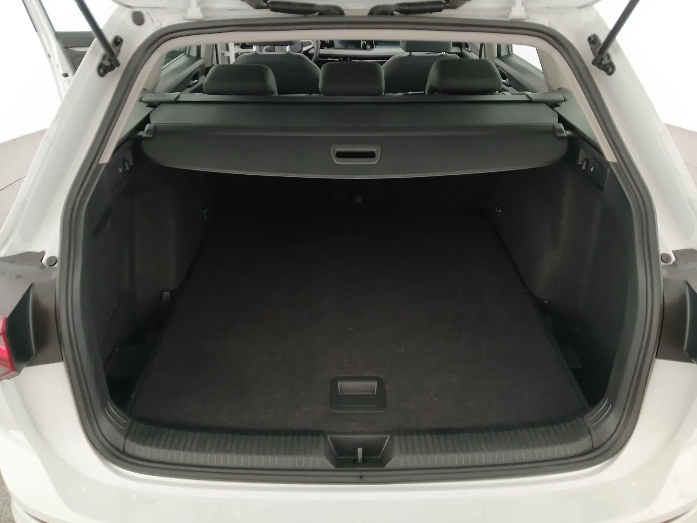 VW Golf VIII Variant 2.0 TDI Life | Bild 12 von 26