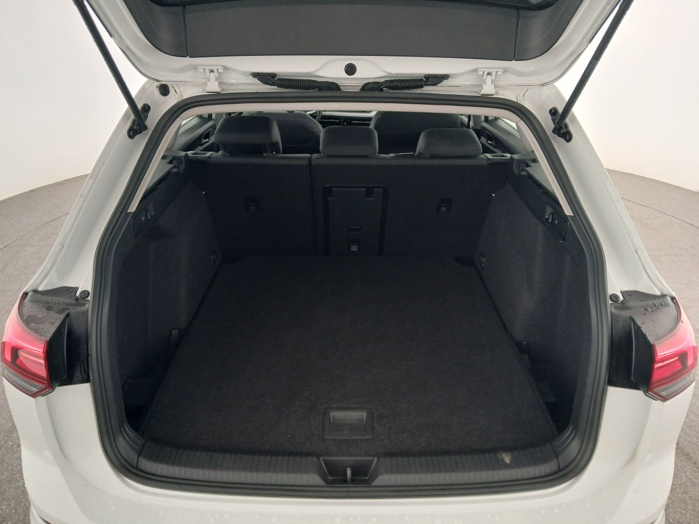 VW Golf VIII Variant 2.0 TDI Life | Bild 6 von 19