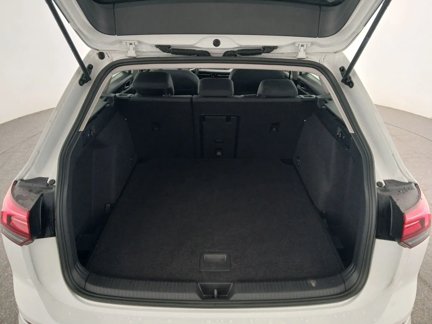 VW Golf VIII Variant 2.0 TDI Life | Bild 6 von 19