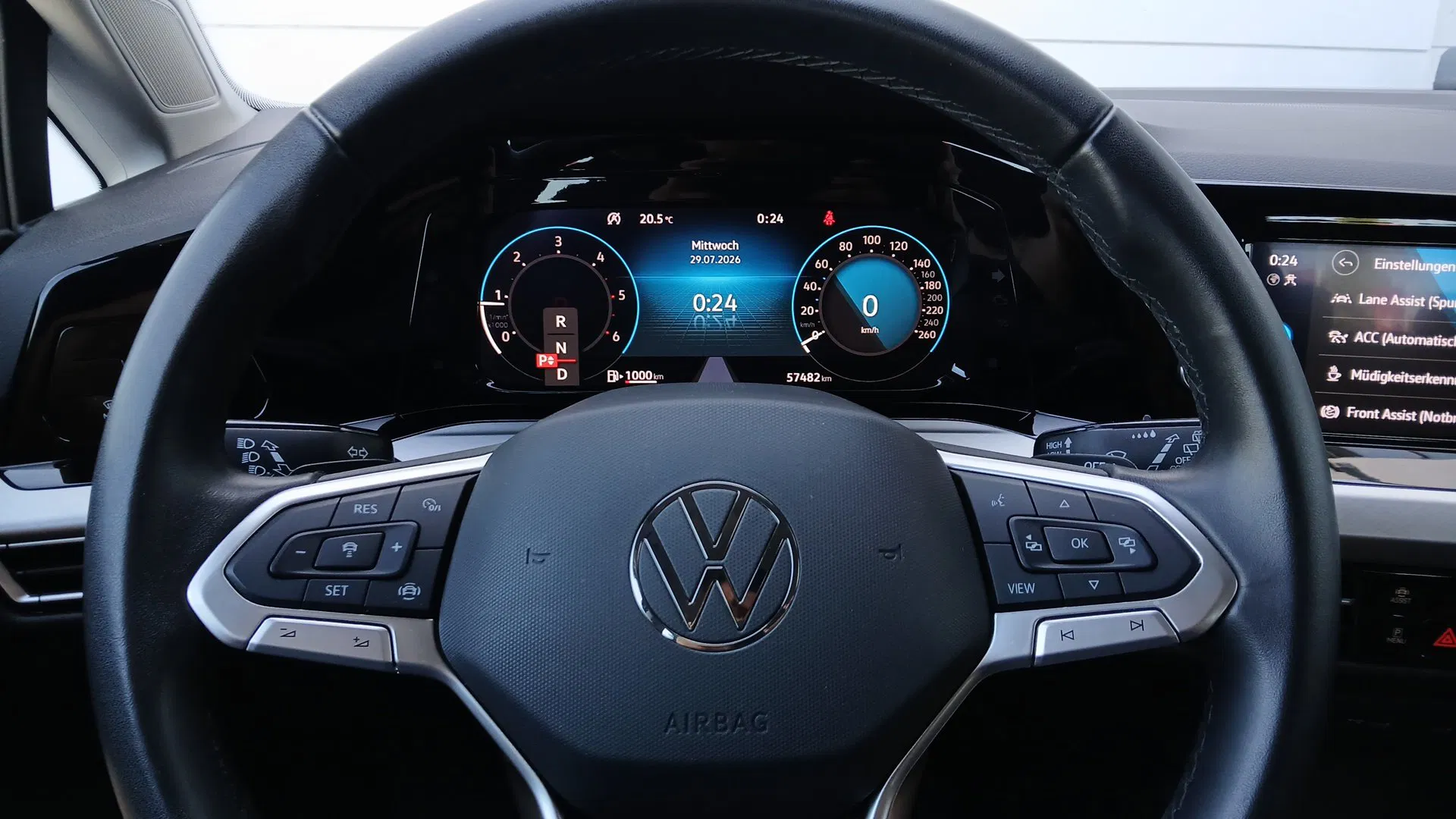VW Golf VIII Var. 2.0 TDI Life DSG | Bild 12 von 21