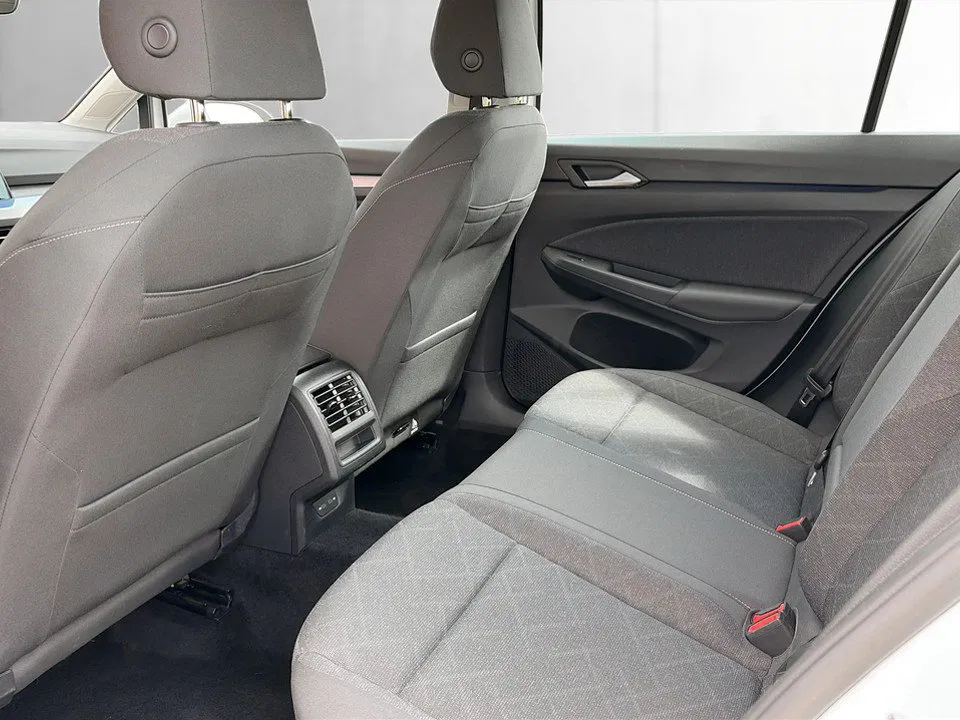 VW Golf VIII Variant 1.0 TSI Life | Bild 13 von 23