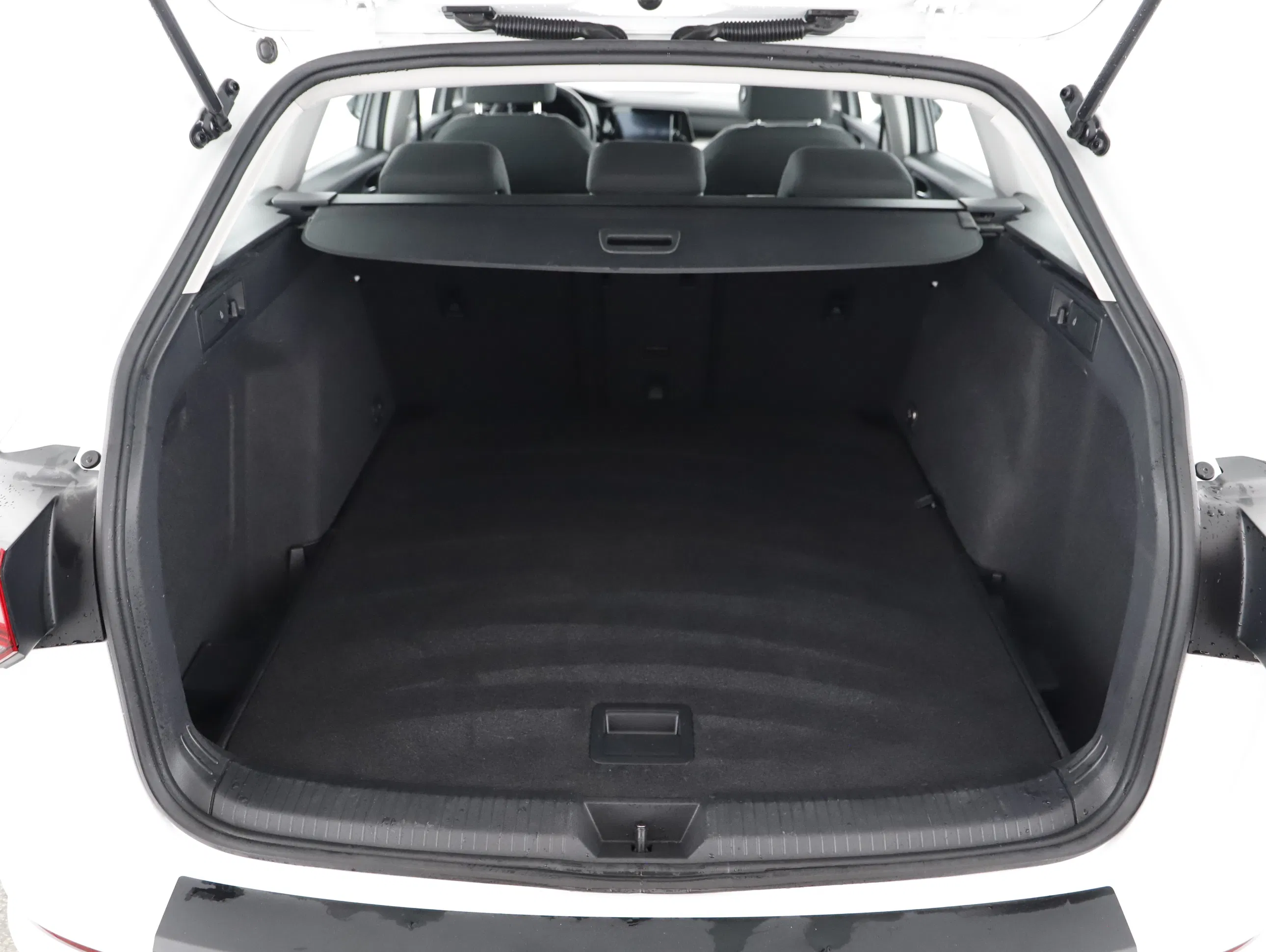 VW Golf VIII Variant 1.0 TSI Life | Bild 16 von 22