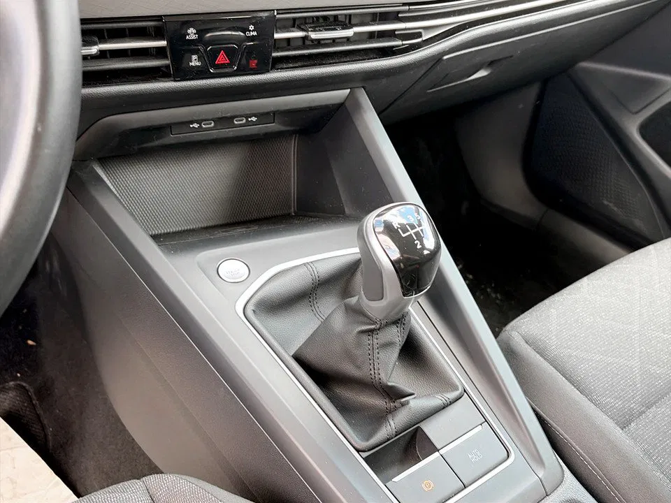 VW Golf VIII Variant 1.0 TSI Life | Bild 18 von 23