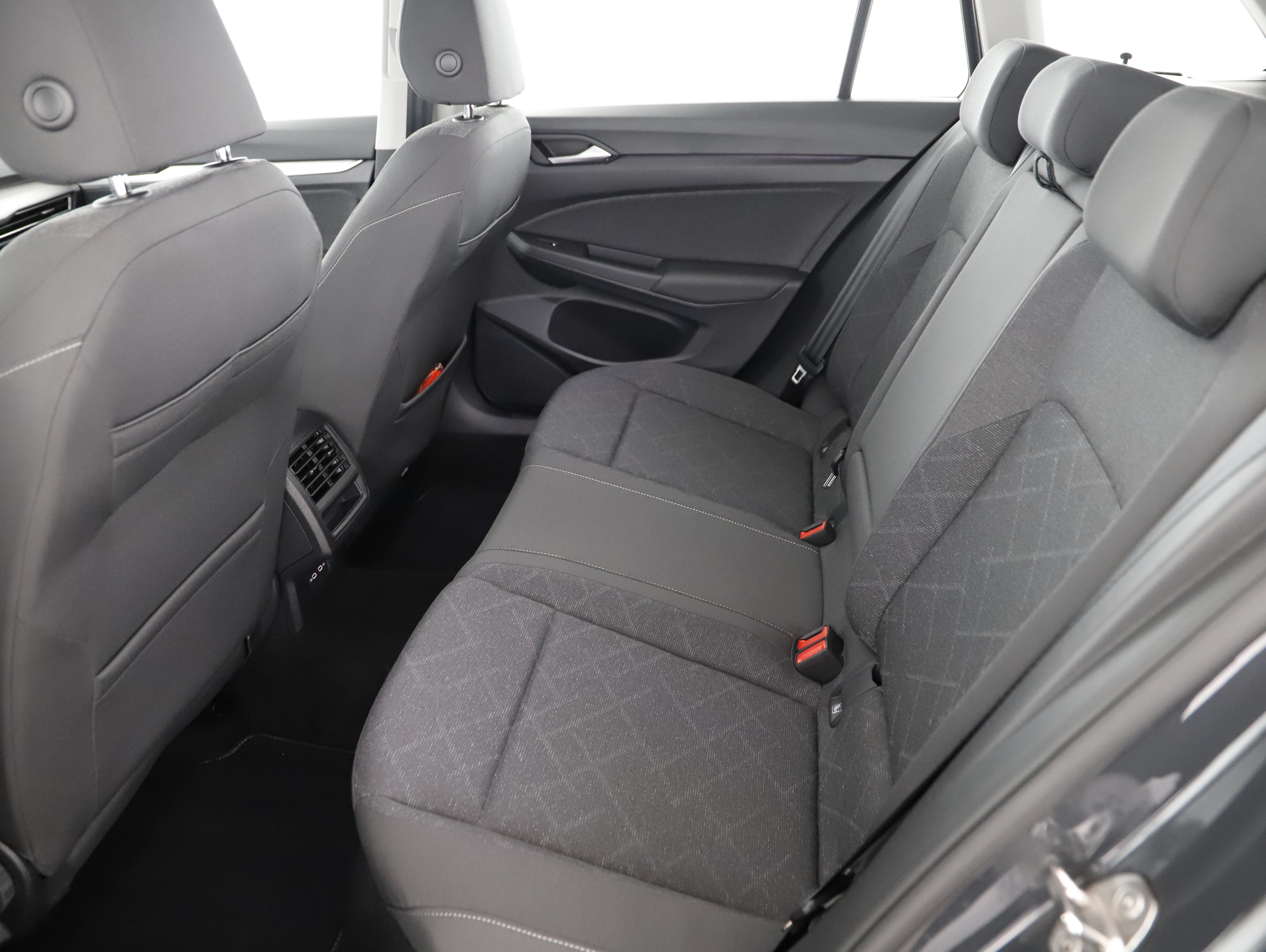 VW Golf VIII Variant 2.0 TDI Life | Bild 19 von 21