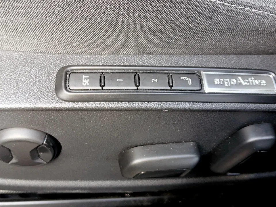 VW Golf VIII Var. 2.0TDI Life DSG | Bild 8 von 24