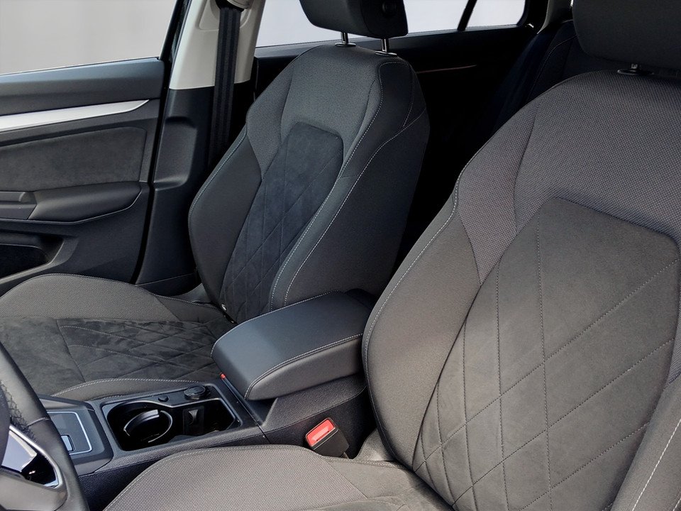 VW Golf VIII Var. 2.0TDI Life DSG | Bild 9 von 24