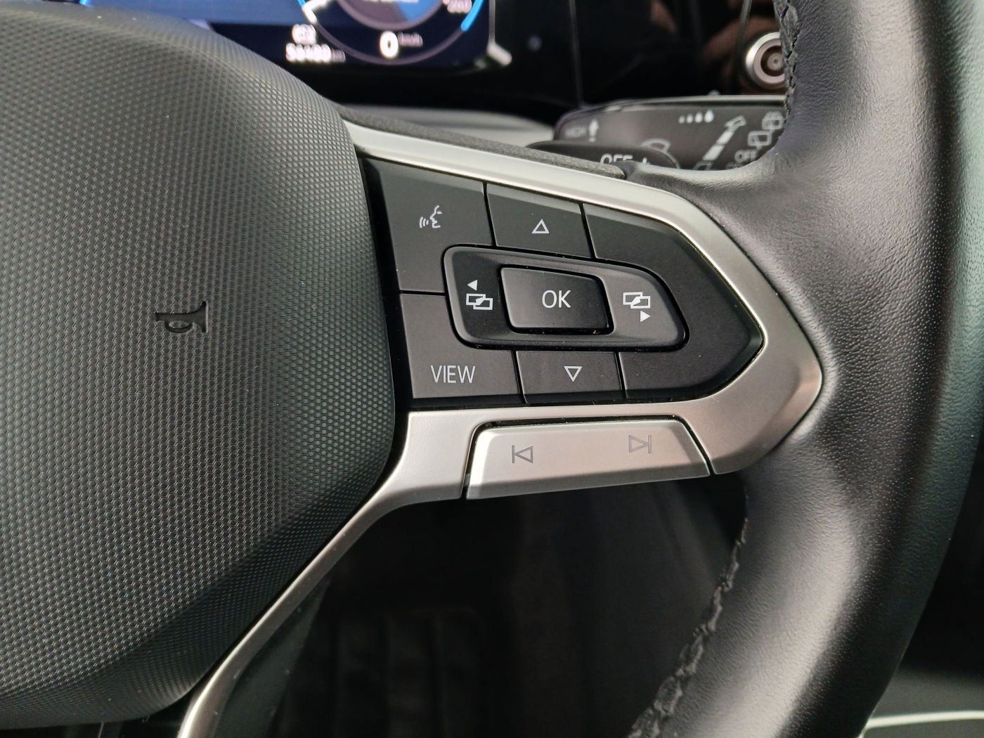 VW Golf VIII Variant 2.0 TDI Life | Bild 17 von 25