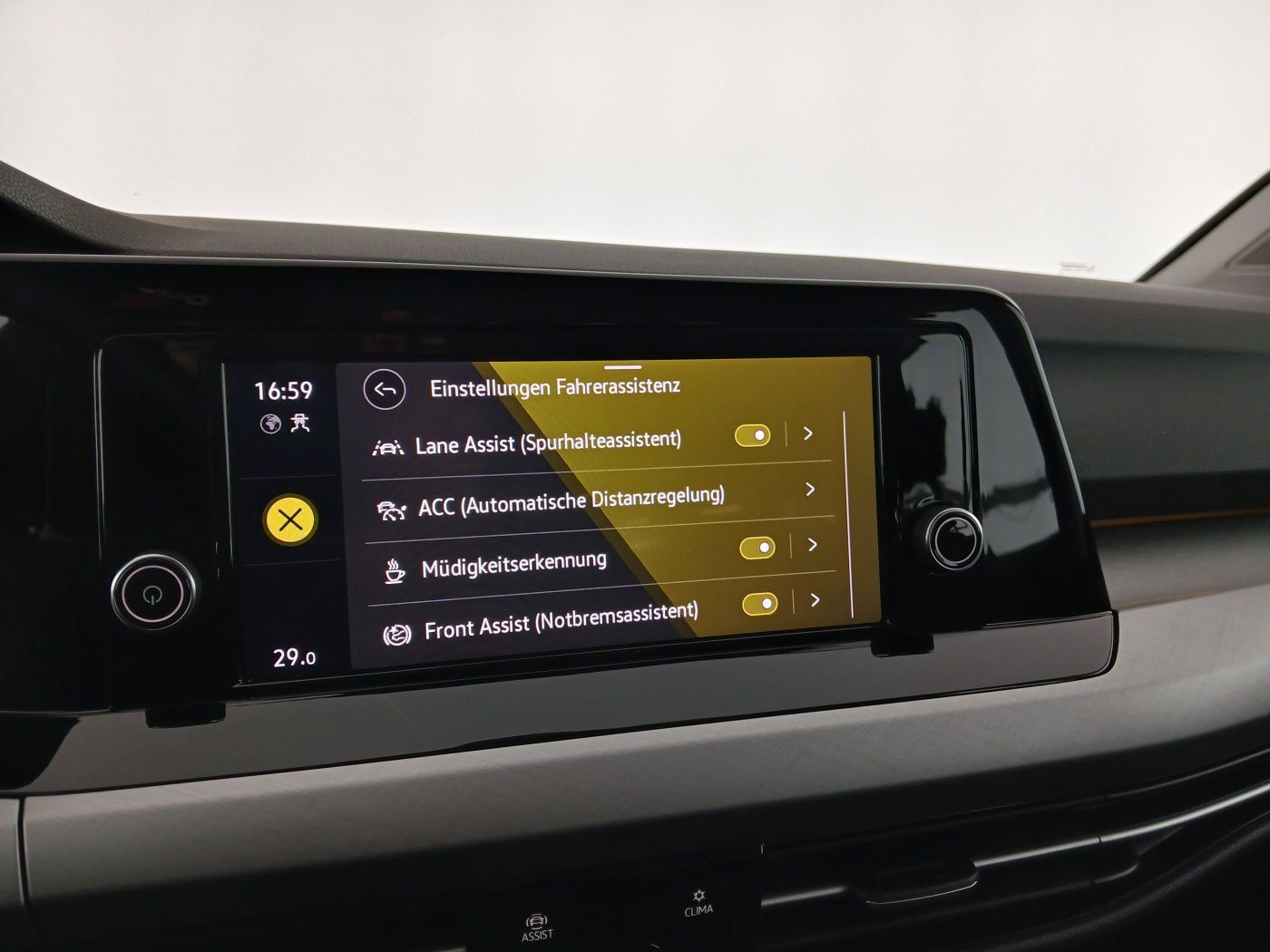 VW Golf VIII Variant 2.0 TDI Life | Bild 17 von 19