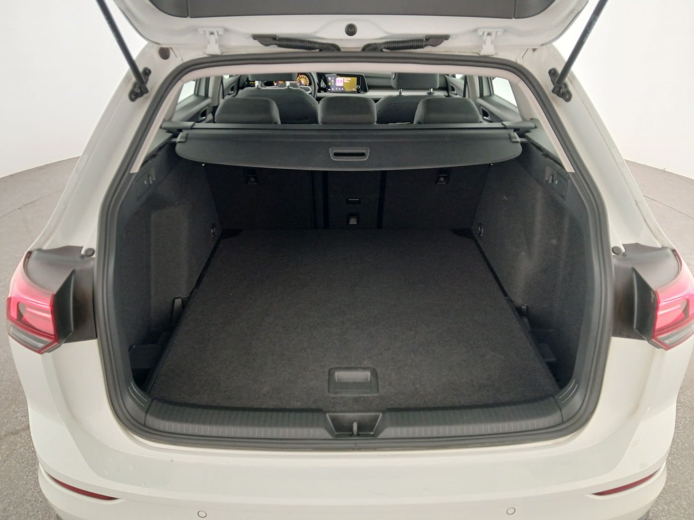 VW Golf VIII Variant 2.0 TDI Life | Bild 9 von 19