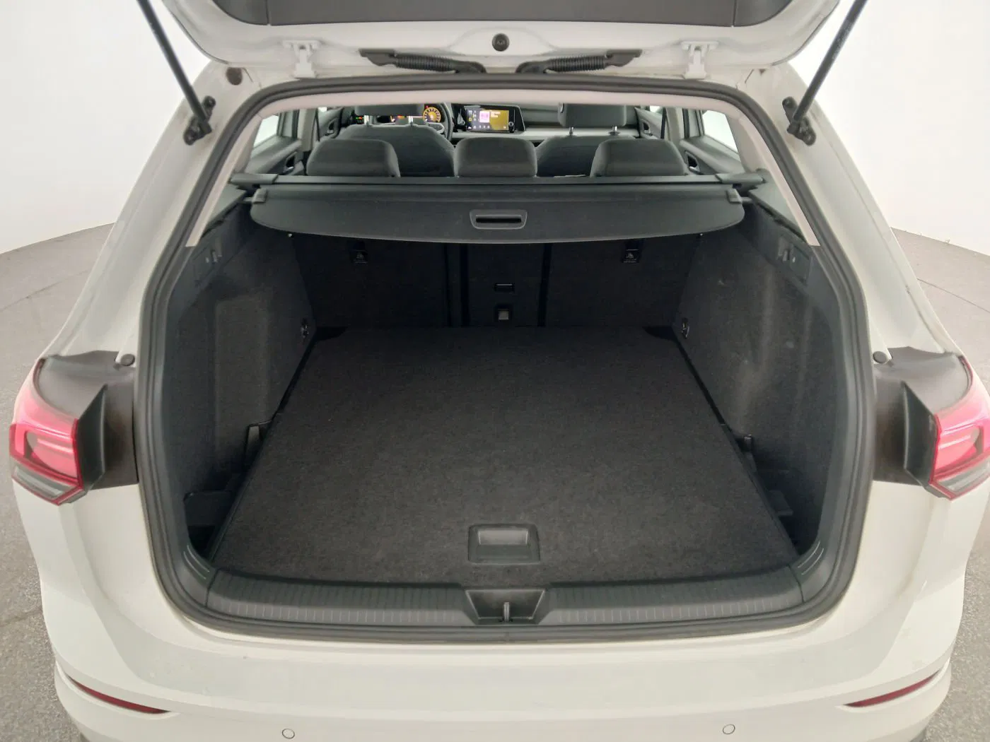 VW Golf VIII Variant 2.0 TDI Life | Bild 9 von 19