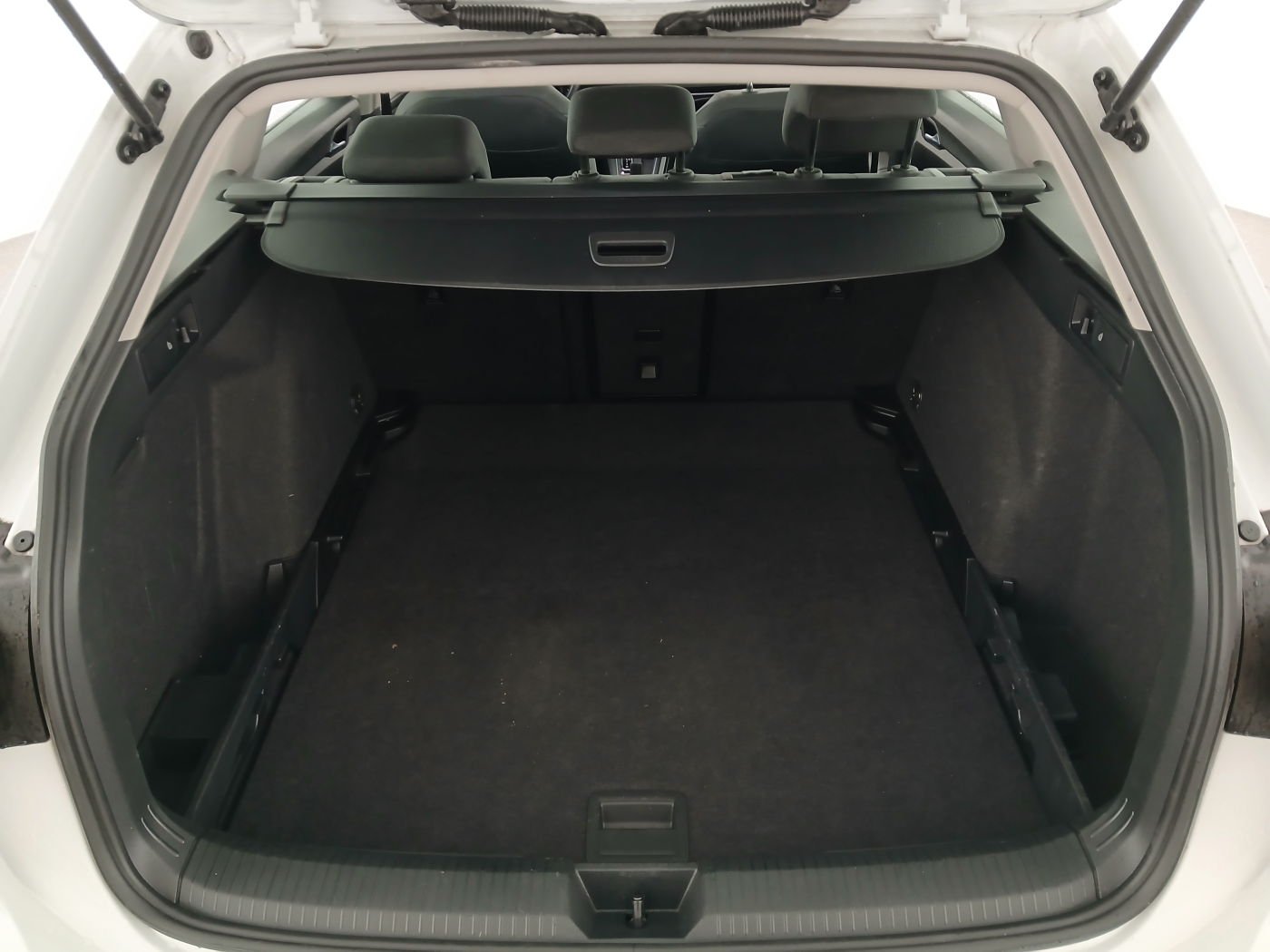 VW Golf VIII Variant 2.0 TDI Life | Bild 9 von 18