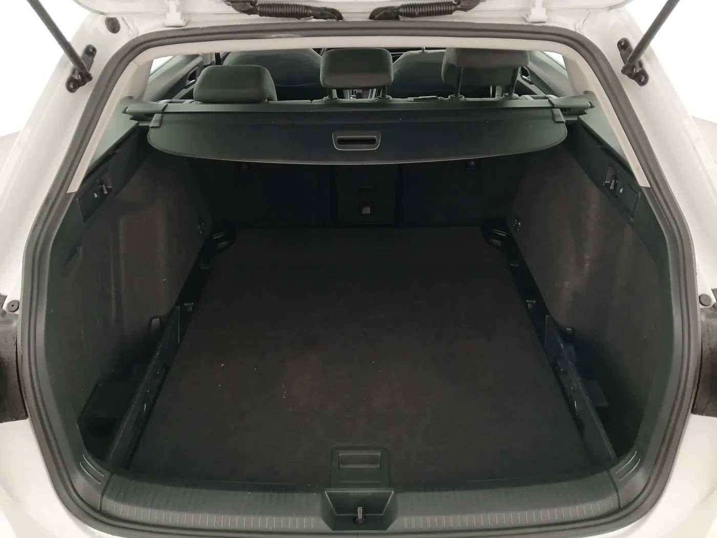 VW Golf VIII Variant 2.0 TDI Life | Bild 9 von 18