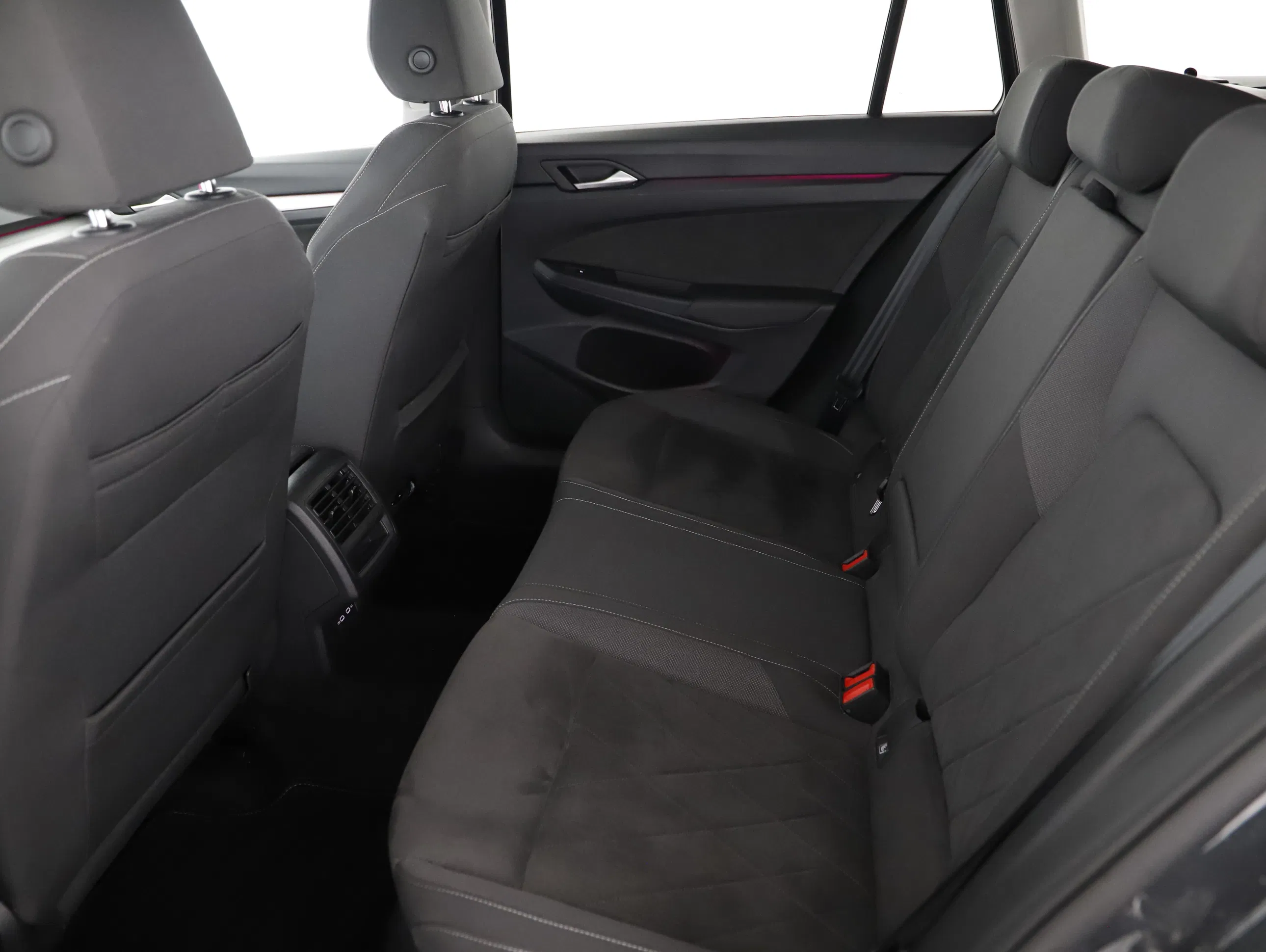 VW Golf VIII Variant 2.0 TDI Life | Bild 2 von 23