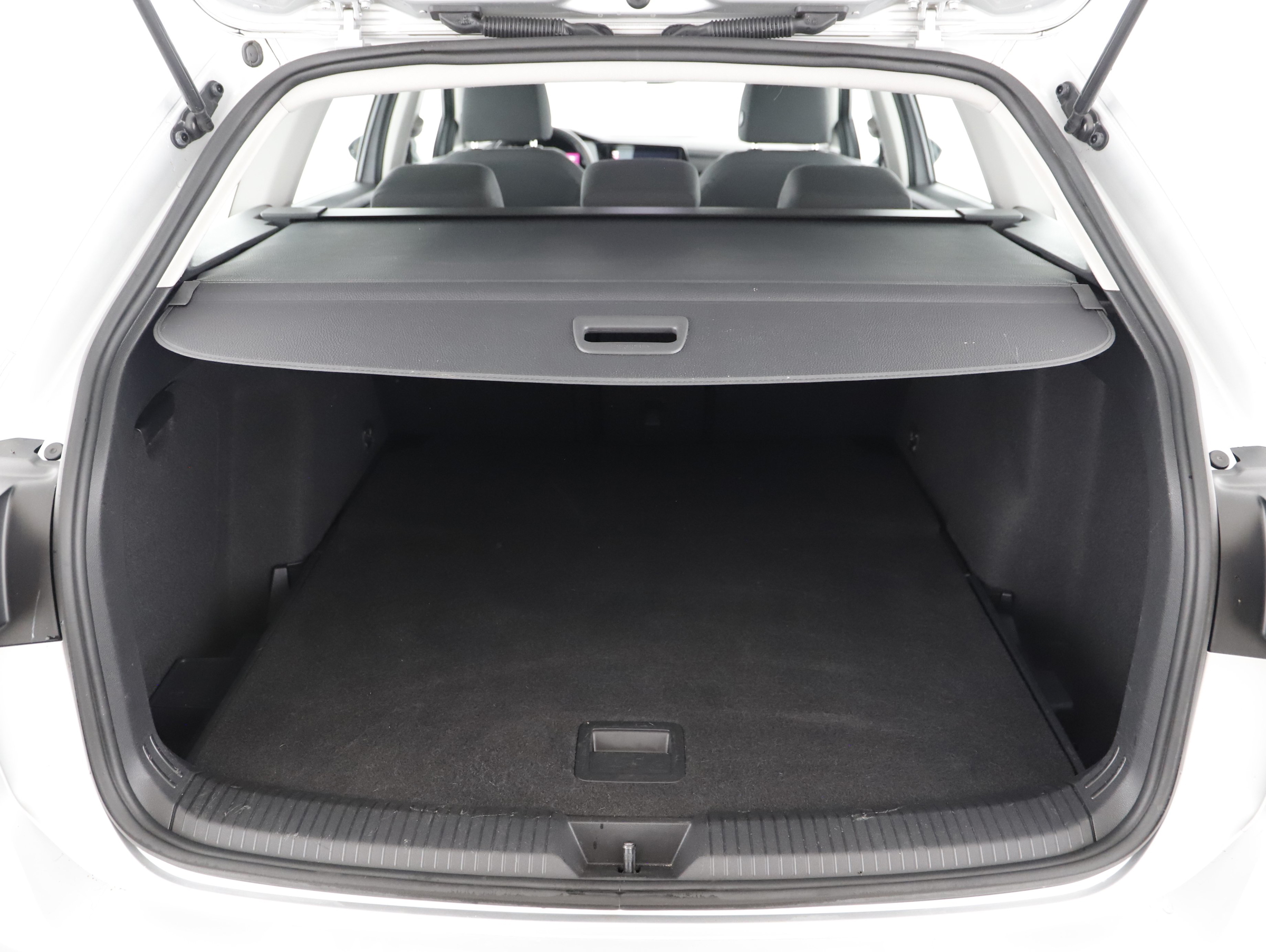 VW Golf VIII Variant 2.0 TDI Life | Bild 19 von 20