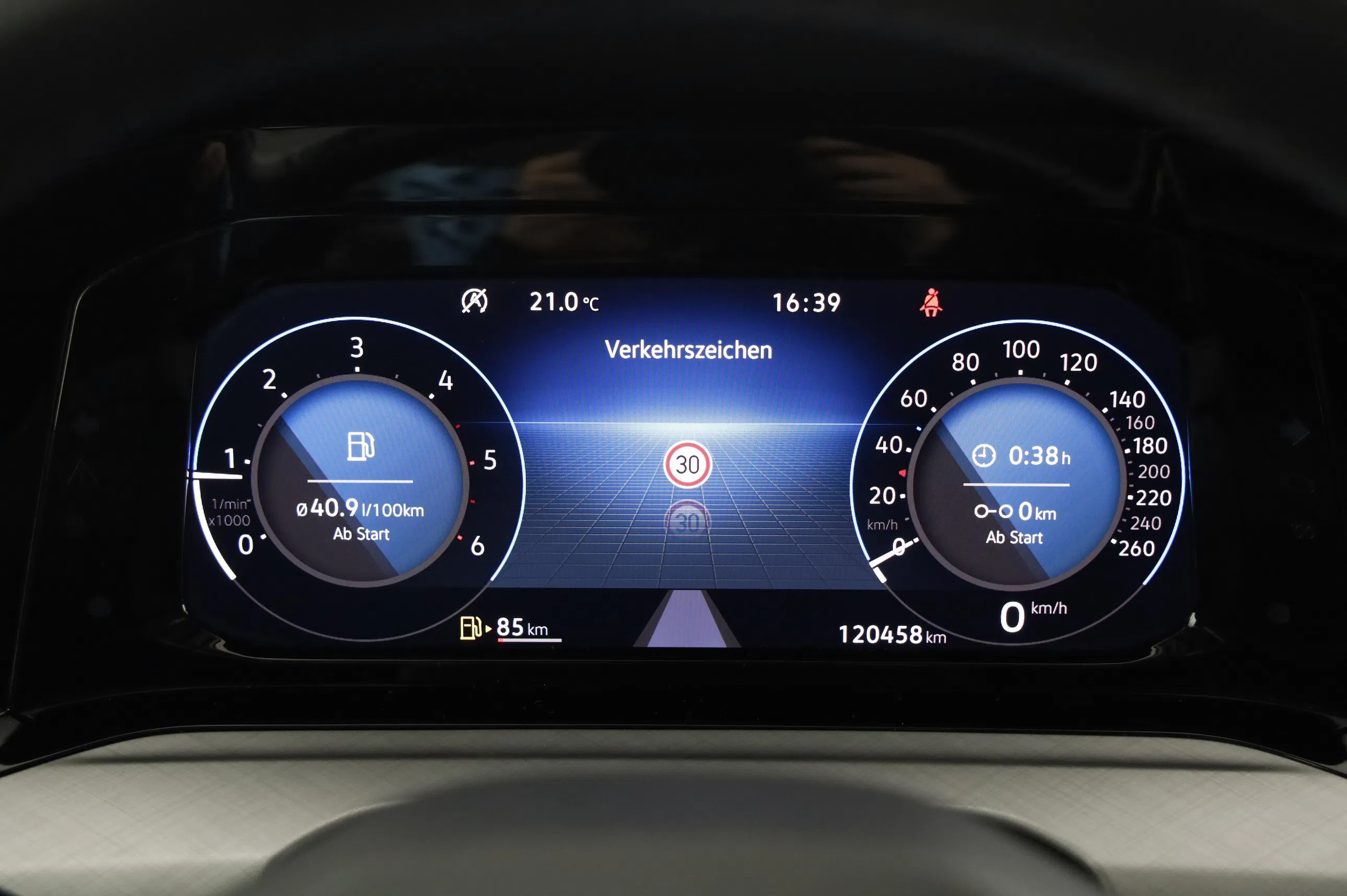 VW Golf VIII Variant 2.0 TDI Life | Bild 16 von 29