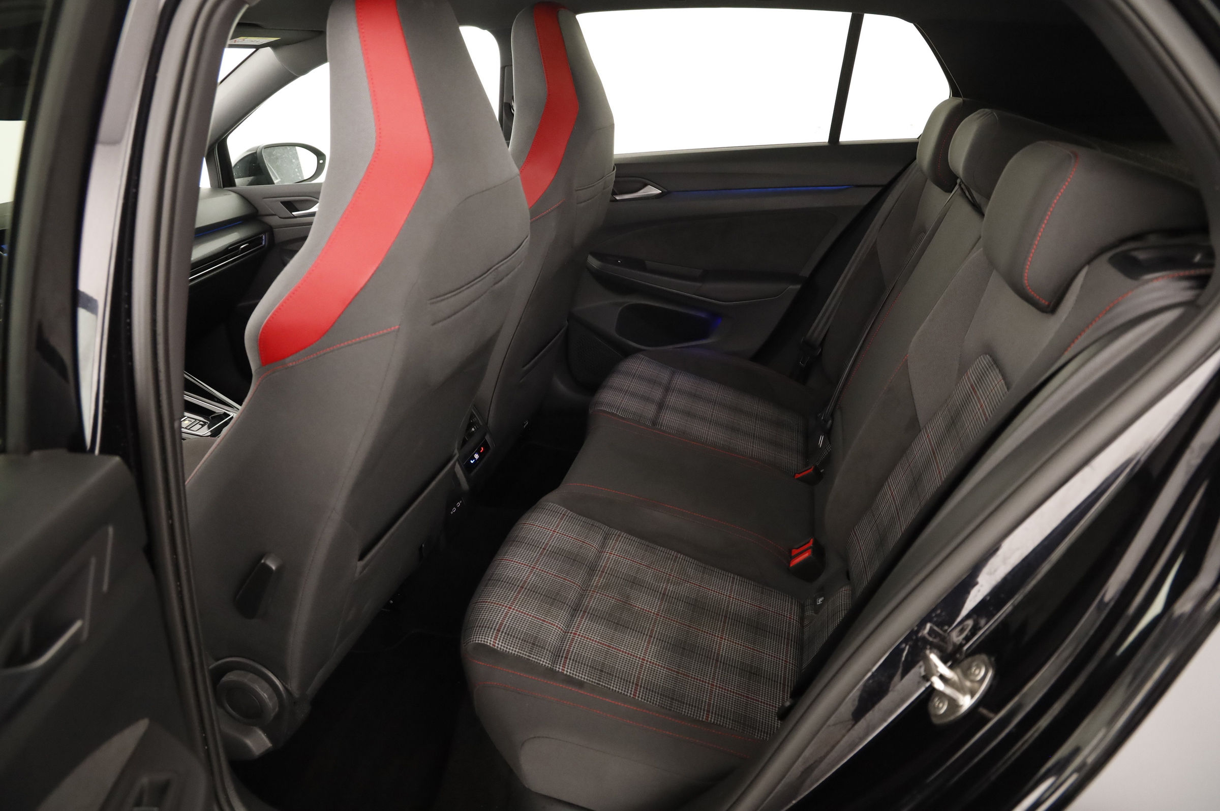 VW Golf VIII 2.0 TSI GTI | Bild 24 von 28