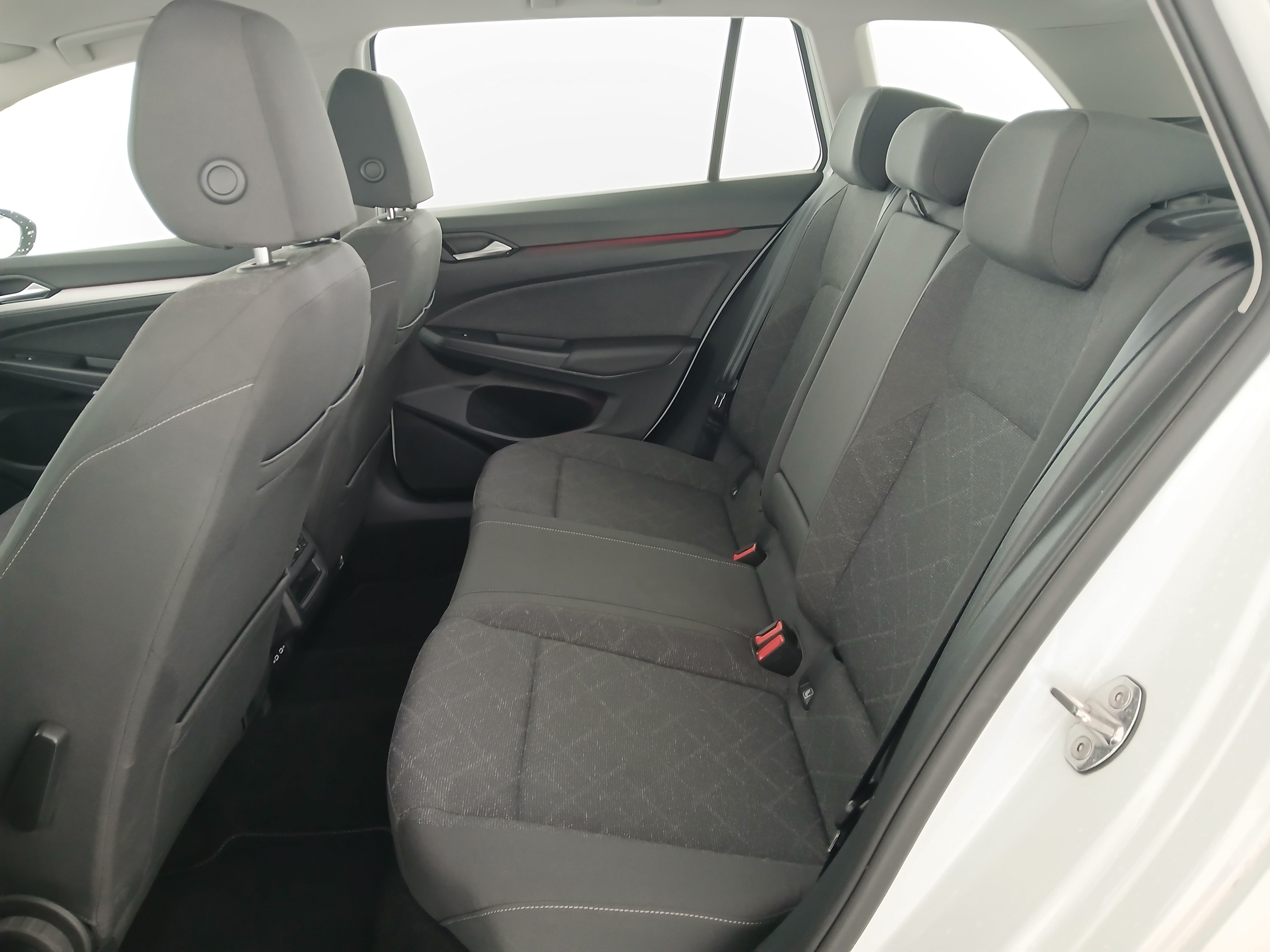 VW Golf VIII Variant 1.0 TSI Life | Bild 26 von 29