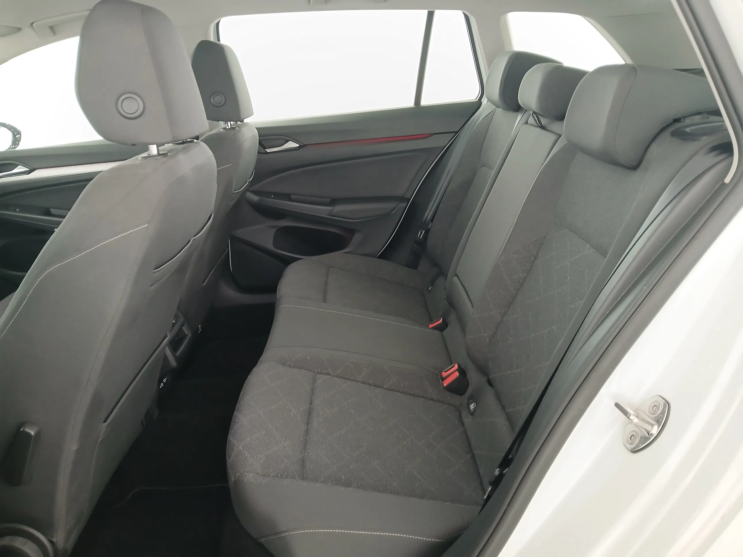 VW Golf VIII Variant 1.0 TSI Life | Bild 26 von 29