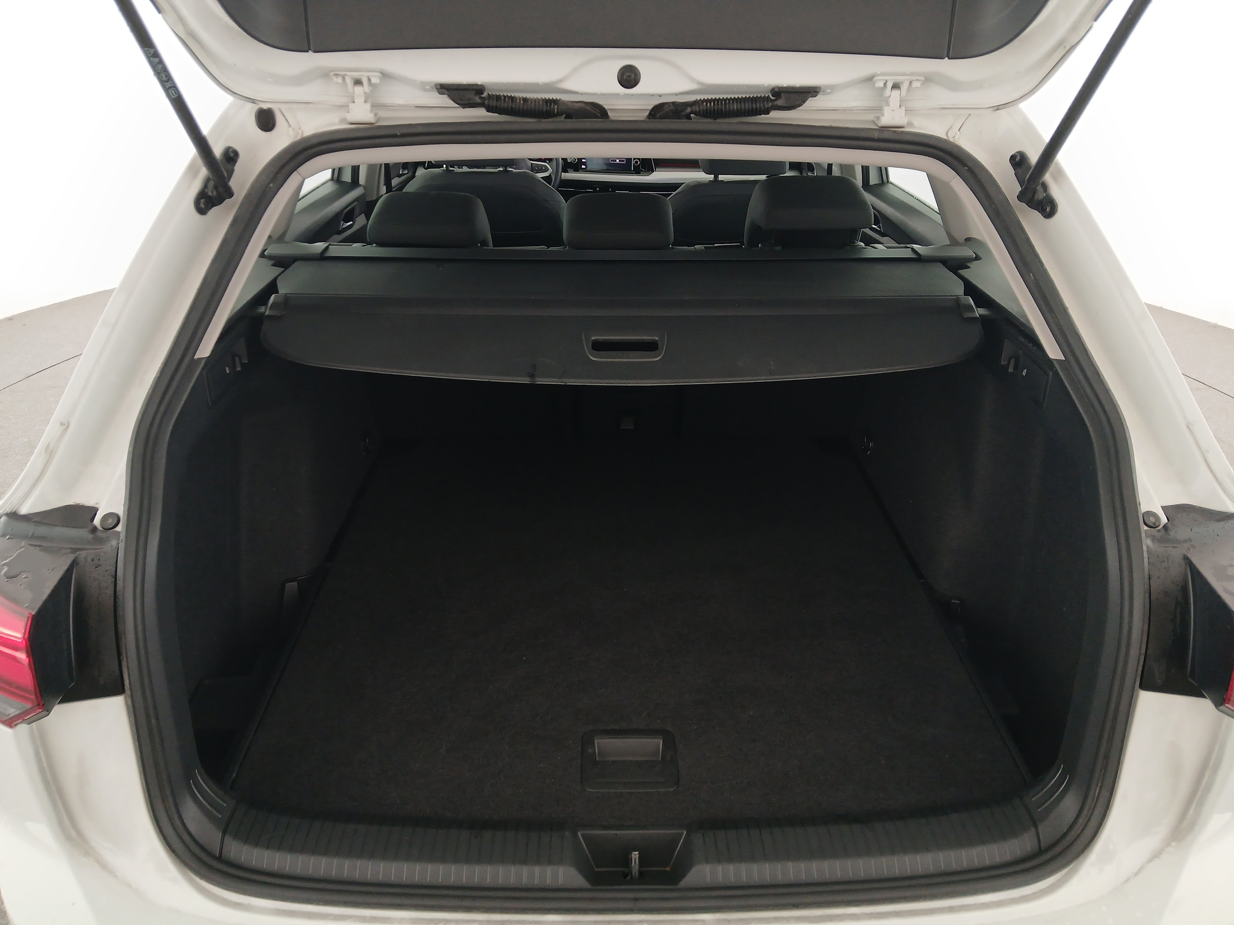 VW Golf VIII Variant 1.0 TSI Life | Bild 27 von 29