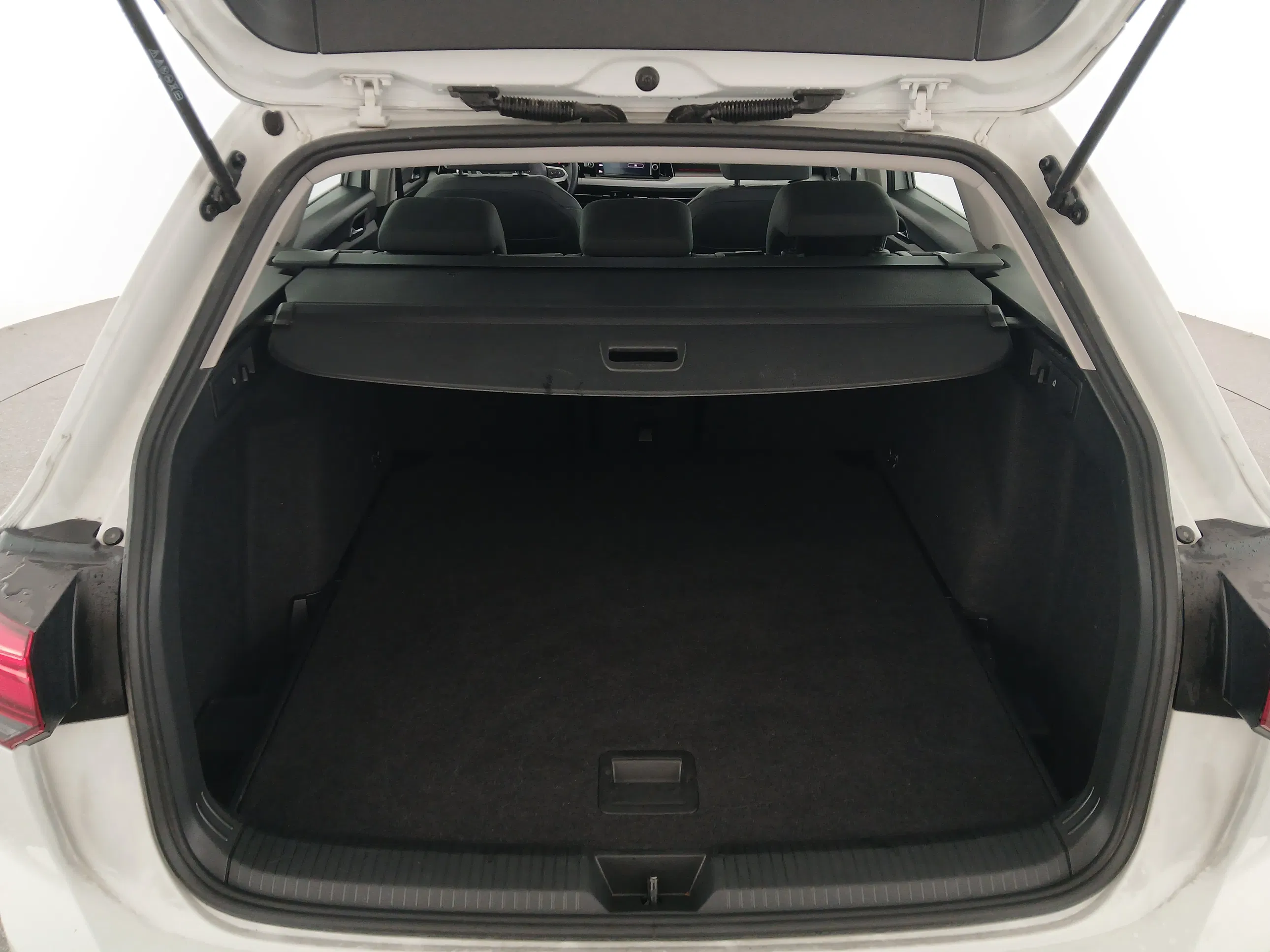 VW Golf VIII Variant 1.0 TSI Life | Bild 27 von 29