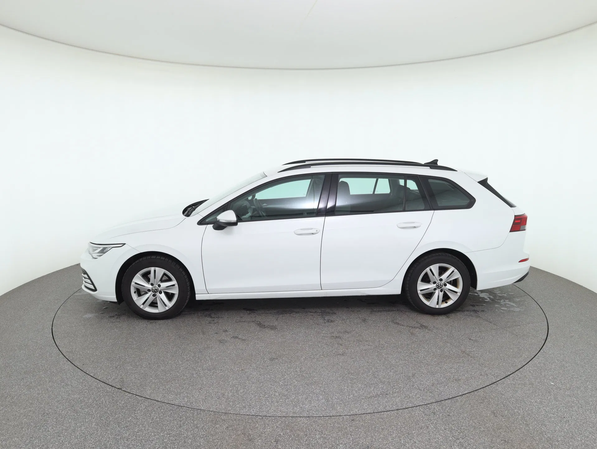 VW Golf VIII Variant 1.0 TSI Life | Bild 9 von 29