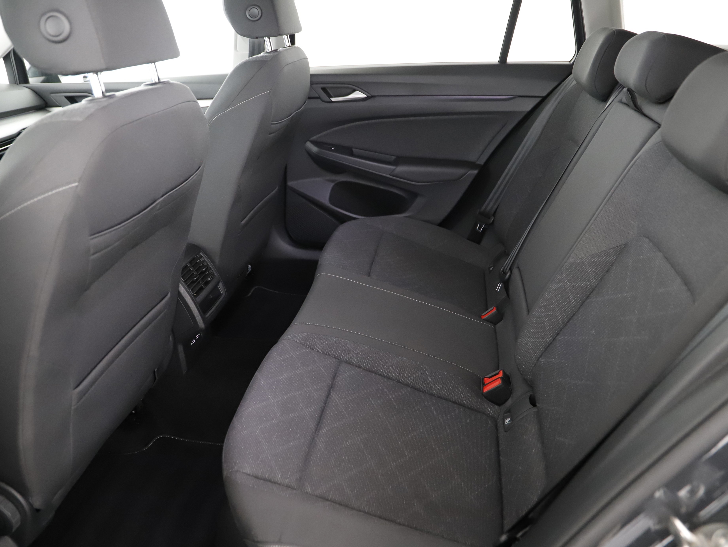 VW Golf VIII Var. 2.0TDI Life DSG | Bild 18 von 23