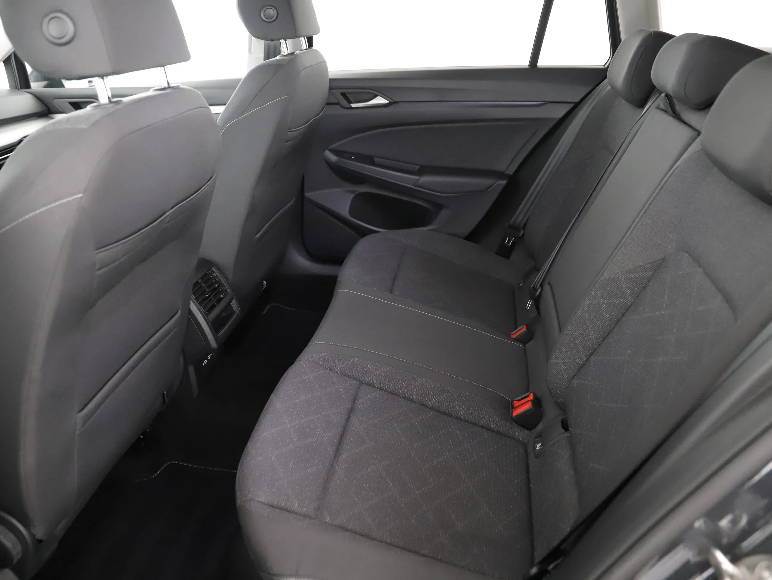 VW Golf VIII Var. 2.0TDI Life DSG | Bild 18 von 23