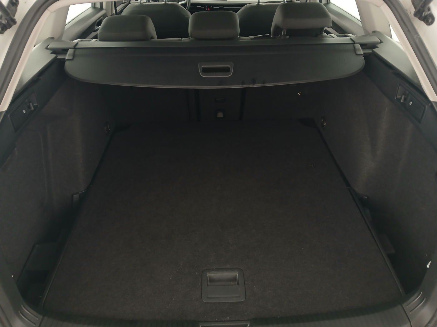 VW Golf VIII Variant 2.0 TDI Life | Bild 8 von 19