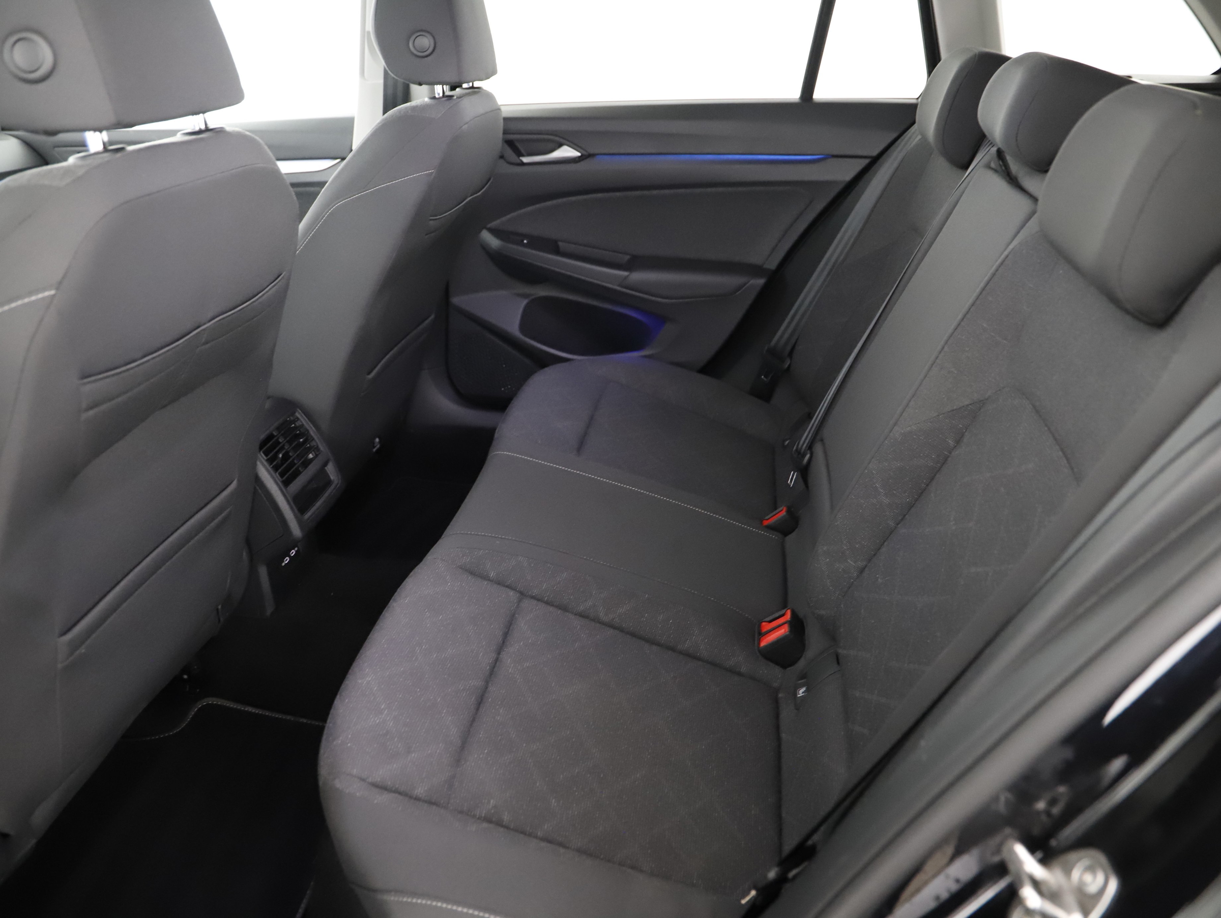 VW Golf VIII Var. 2.0 TDI Life DSG | Bild 2 von 21