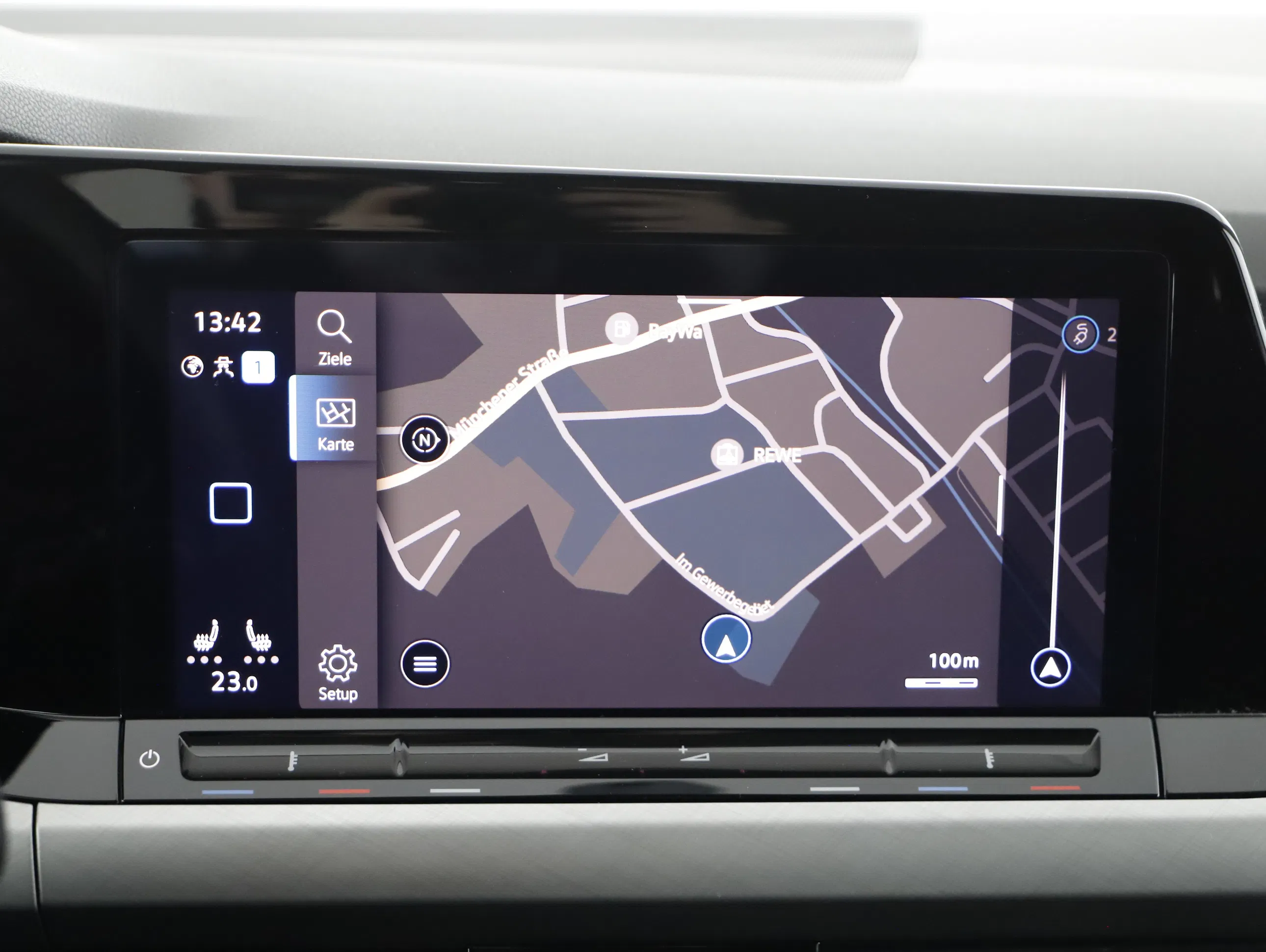 VW Golf VIII Var. 2.0 TDI Life DSG | Bild 8 von 21