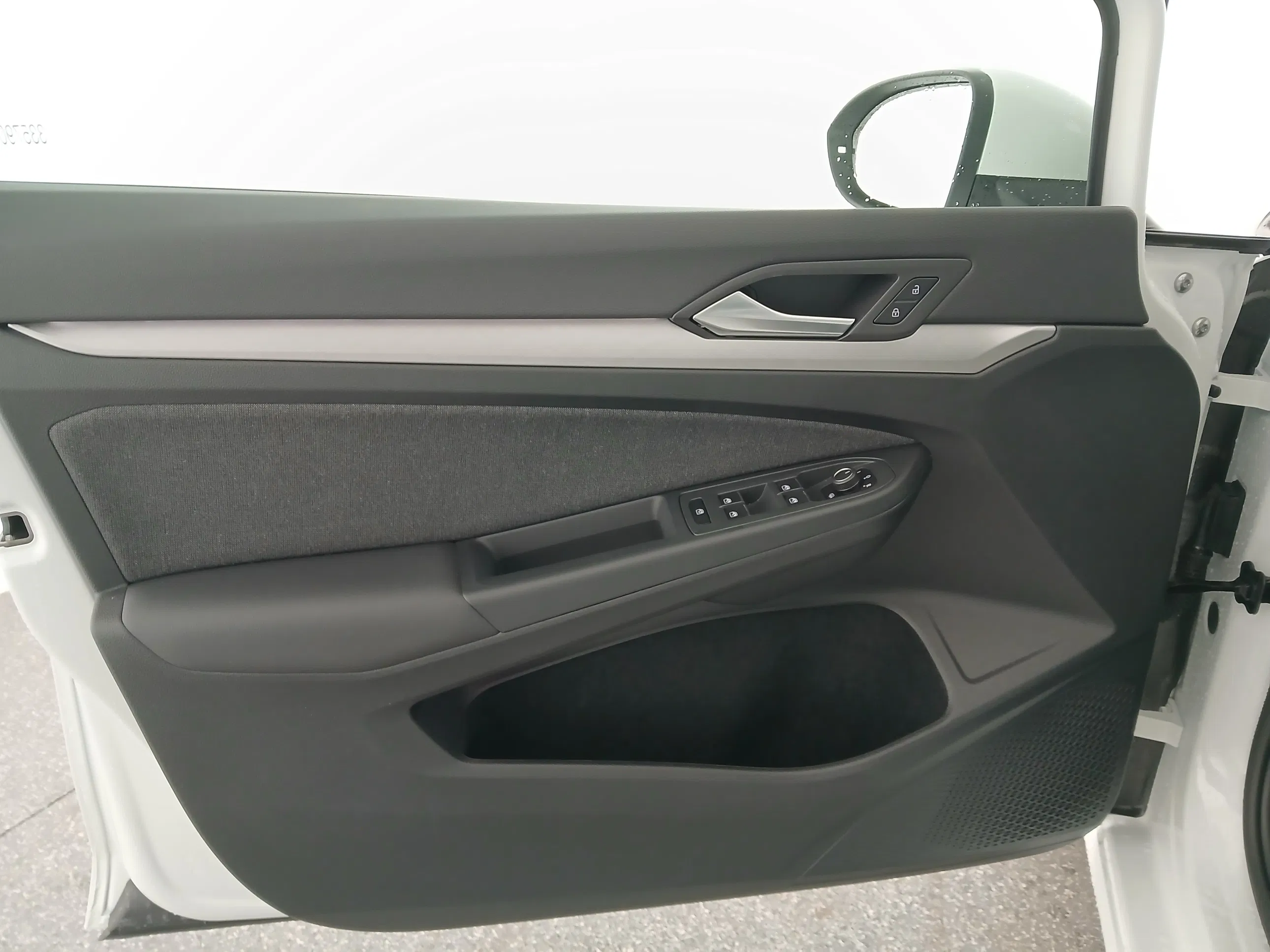 VW Golf VIII Variant 1.0 TSI Life | Bild 11 von 29