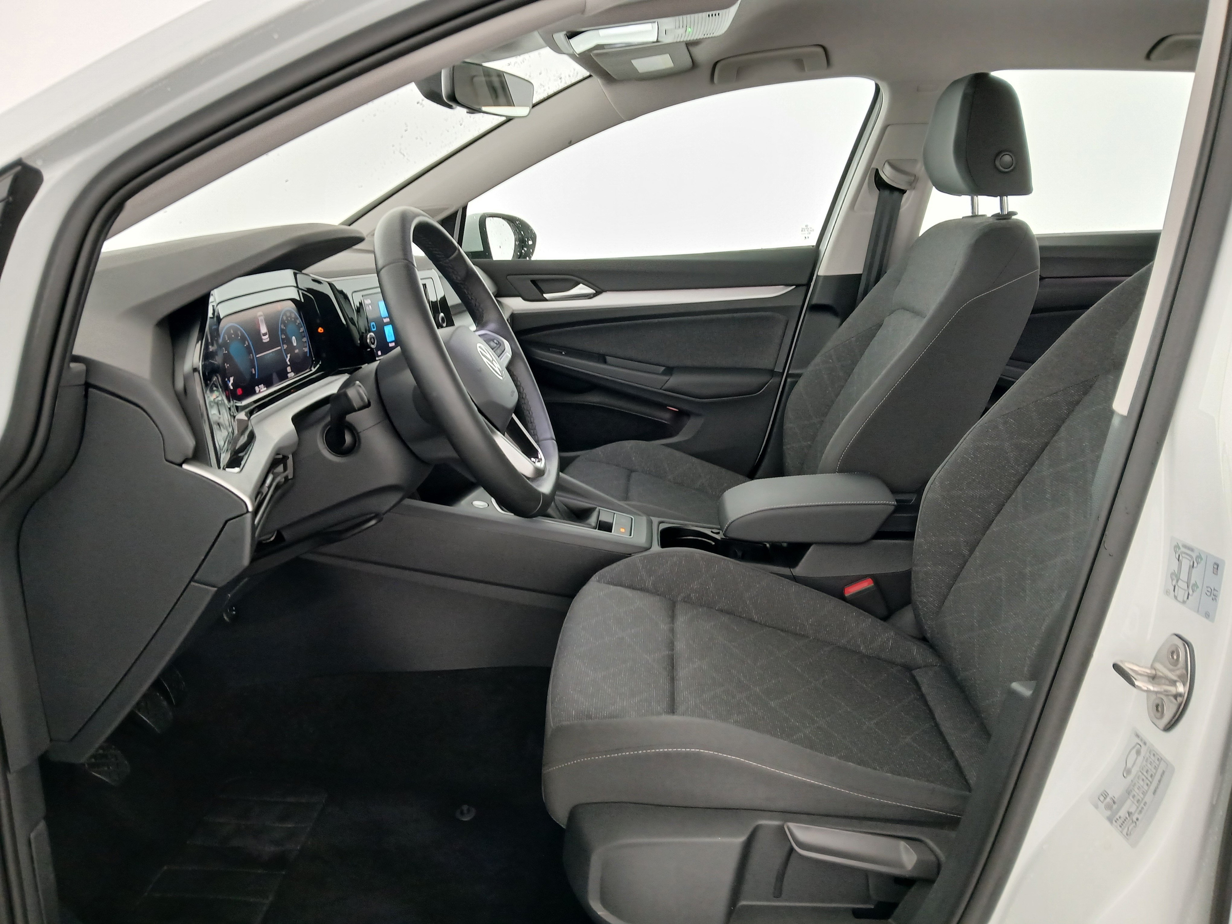 VW Golf VIII Variant 1.0 TSI Life | Bild 14 von 29