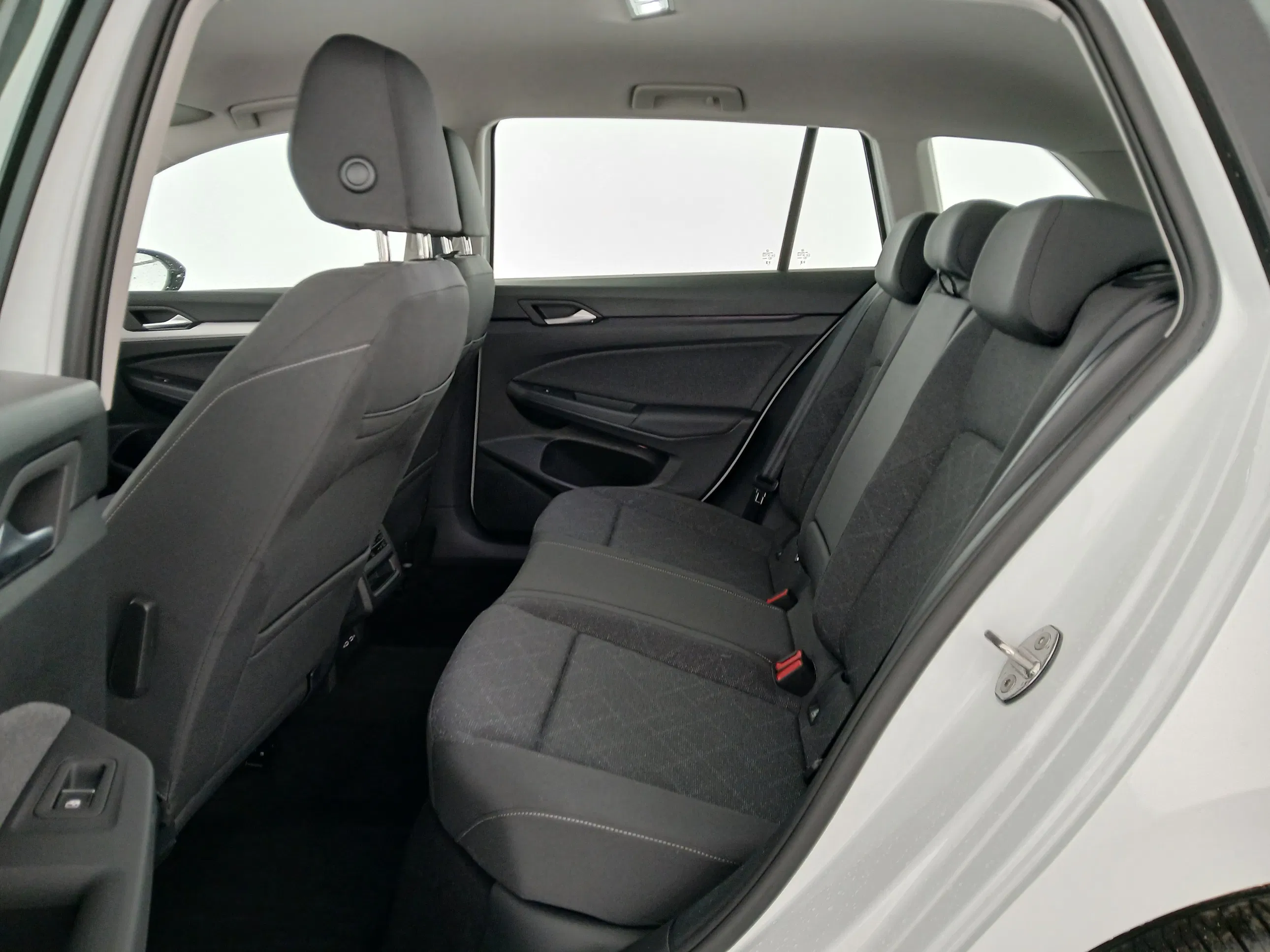 VW Golf VIII Variant 1.0 TSI Life | Bild 26 von 29