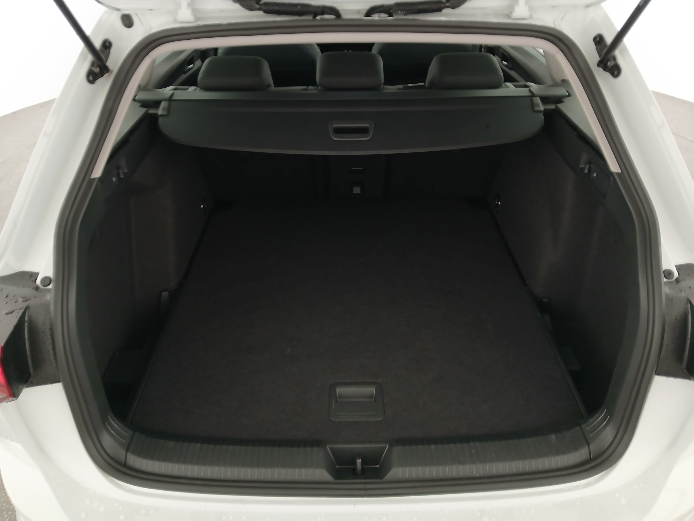 VW Golf VIII Variant 1.0 TSI Life | Bild 27 von 29