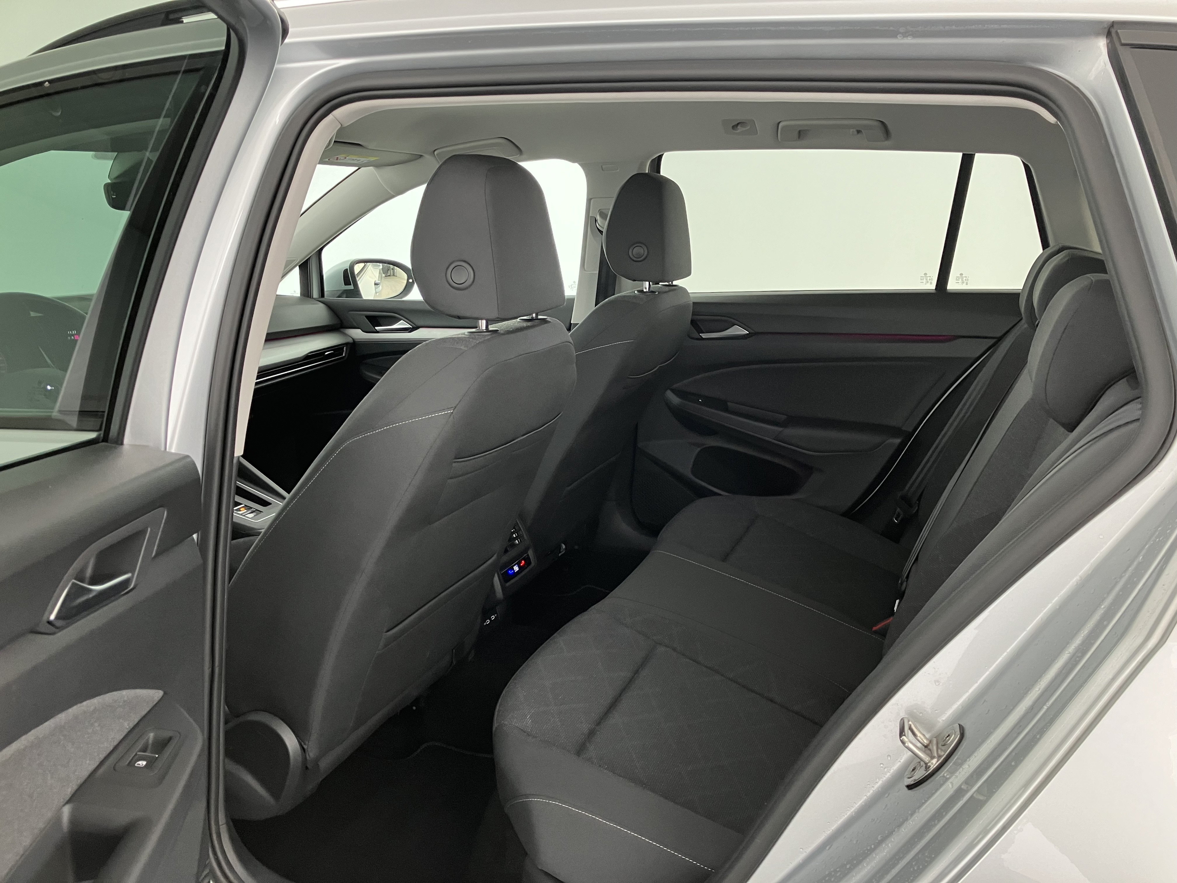 VW Golf VIII Variant 2.0 TDI Life | Bild 27 von 29