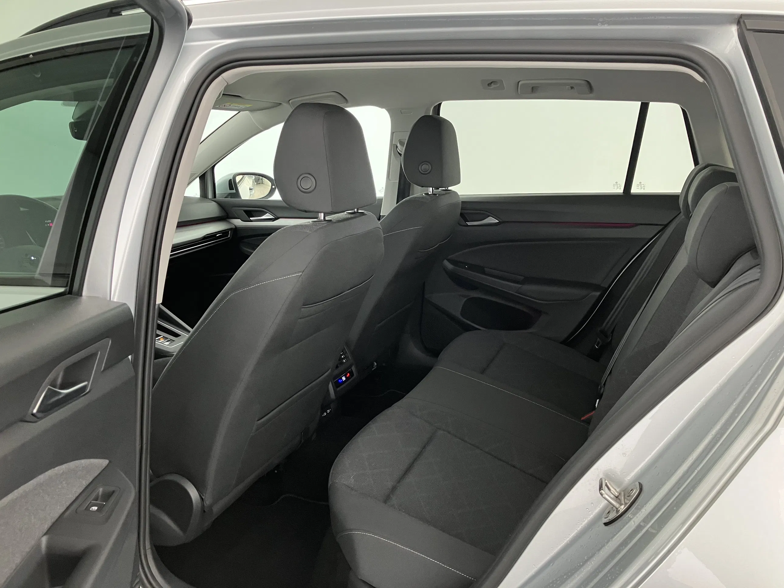 VW Golf VIII Variant 2.0 TDI Life | Bild 27 von 29