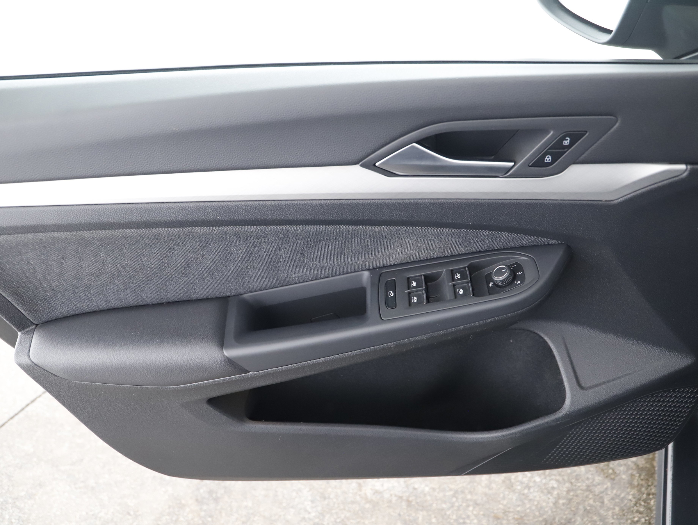 VW Golf VIII Variant 2.0 TDI Life | Bild 4 von 22