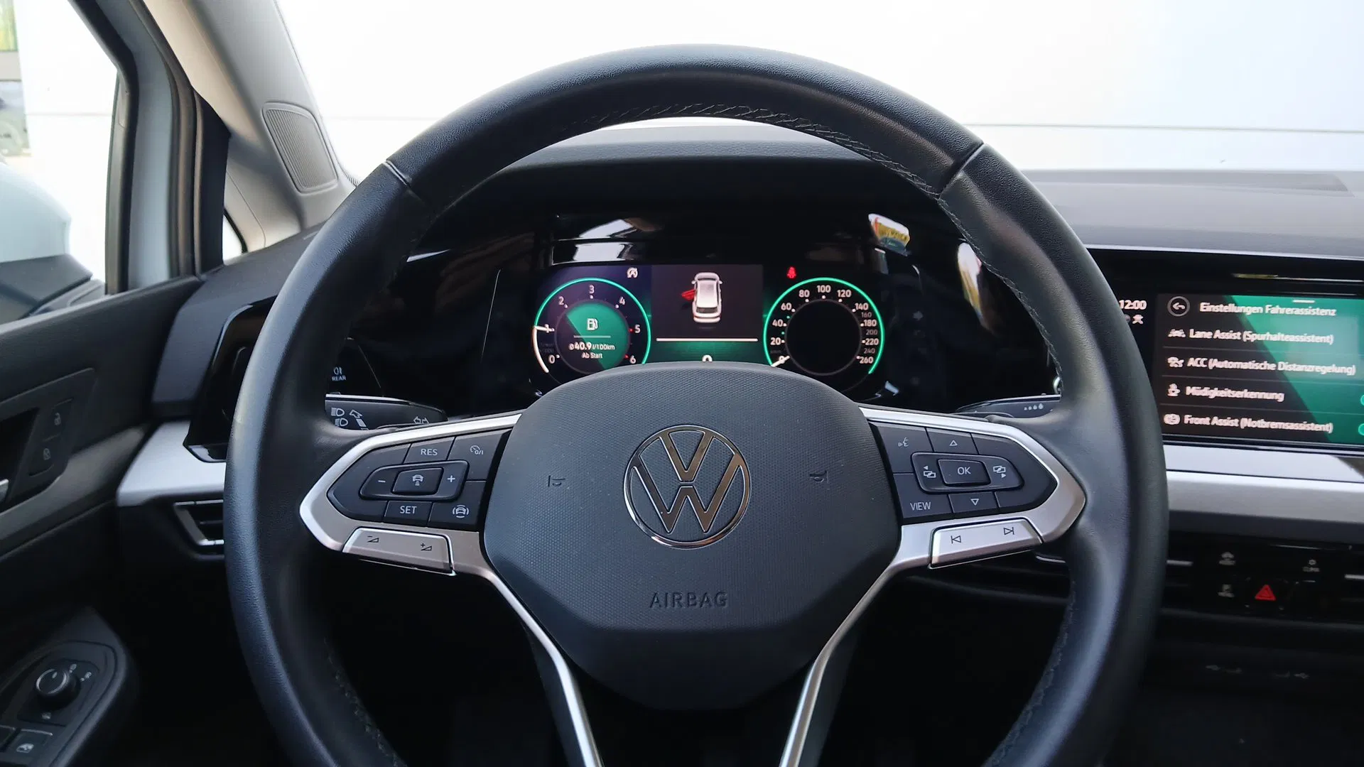VW Golf VIII Variant 2.0 TDI DSG | Bild 12 von 21