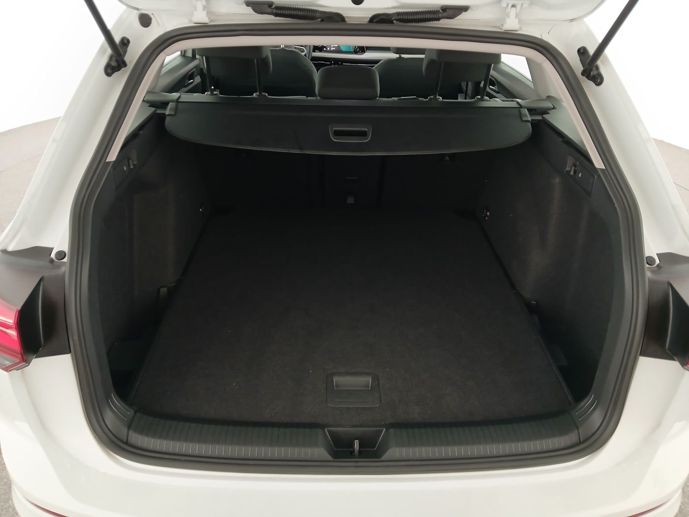 VW Golf VIII Variant 2.0 TDI Life | Bild 29 von 29