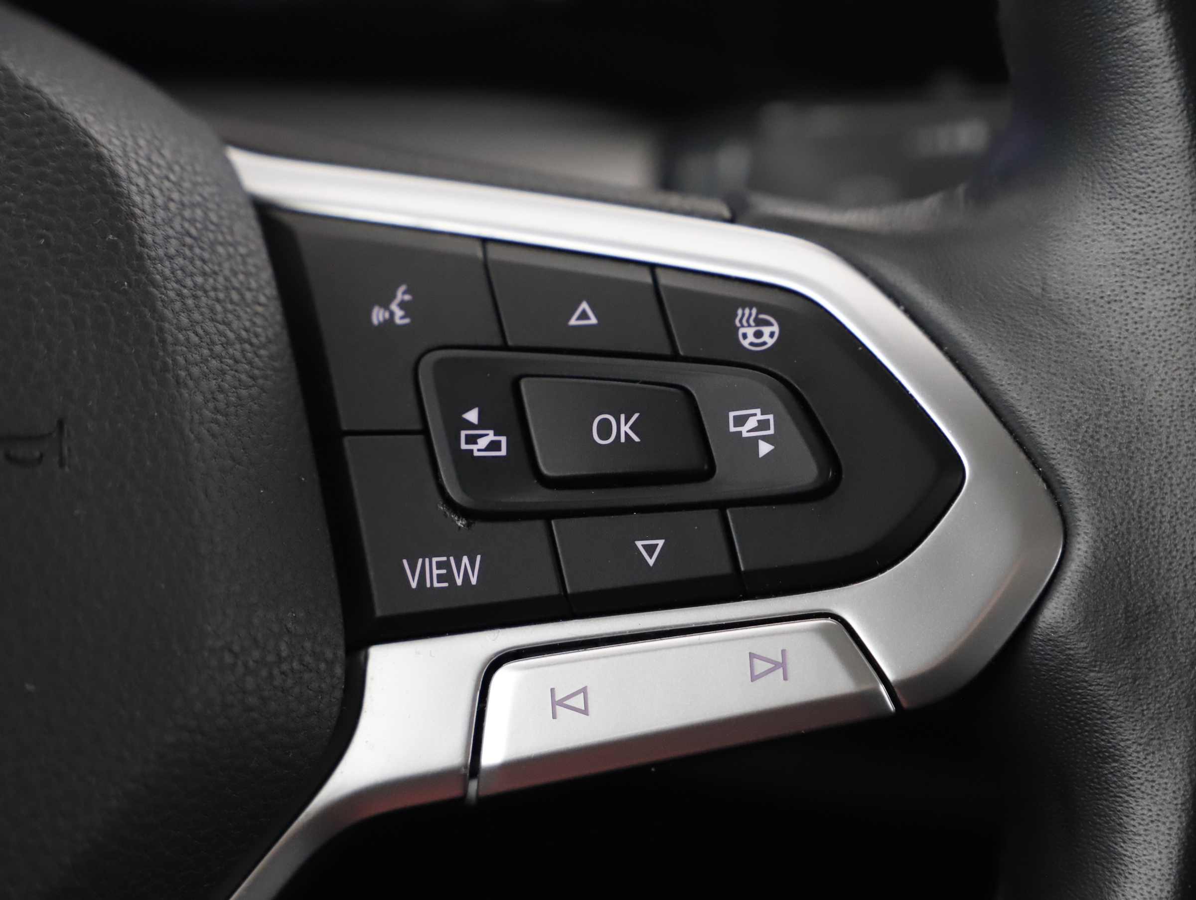 VW Golf VIII 2.0 TDI Life | Bild 11 von 21