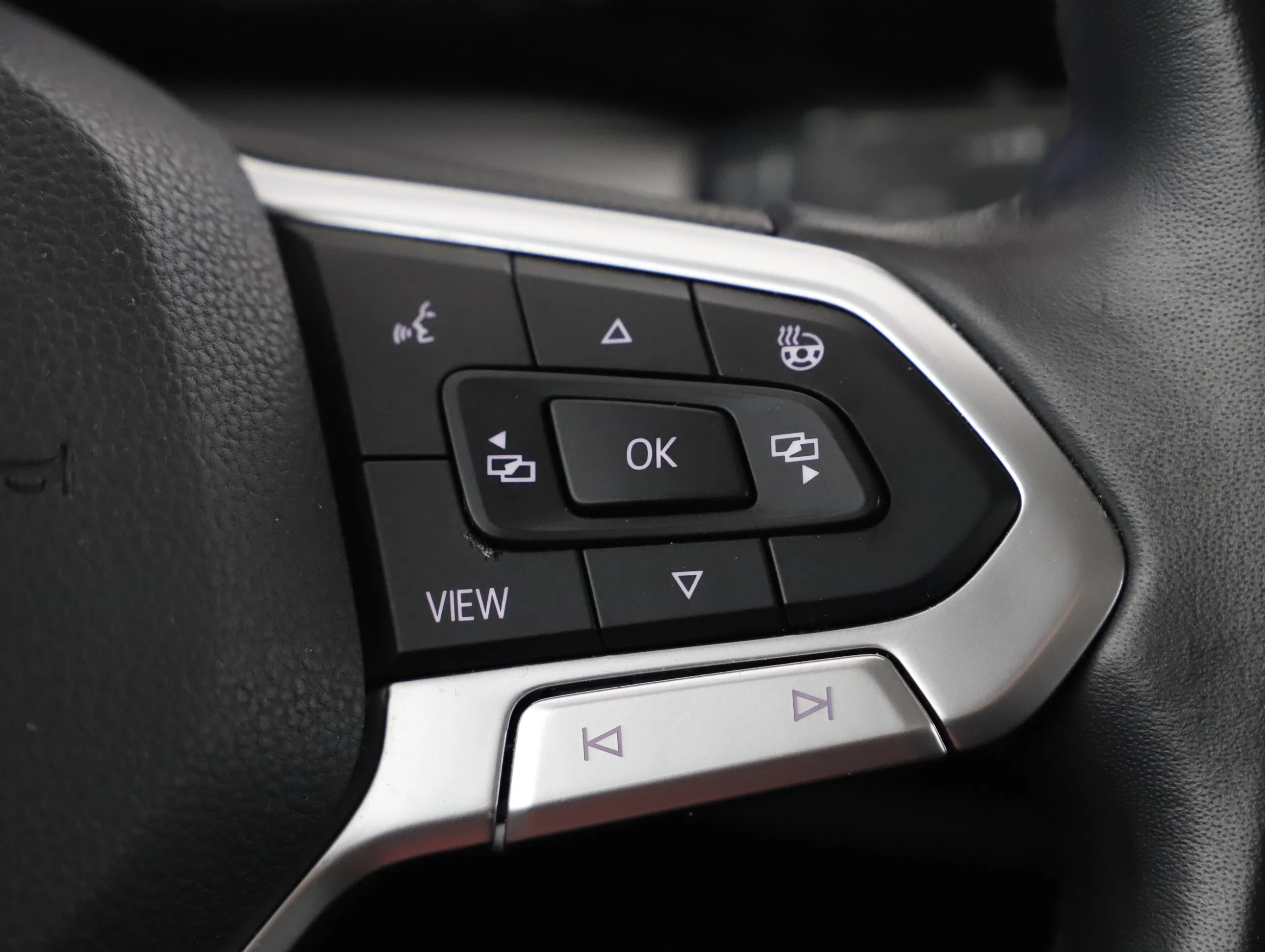 VW Golf VIII 2.0 TDI Life | Bild 11 von 21