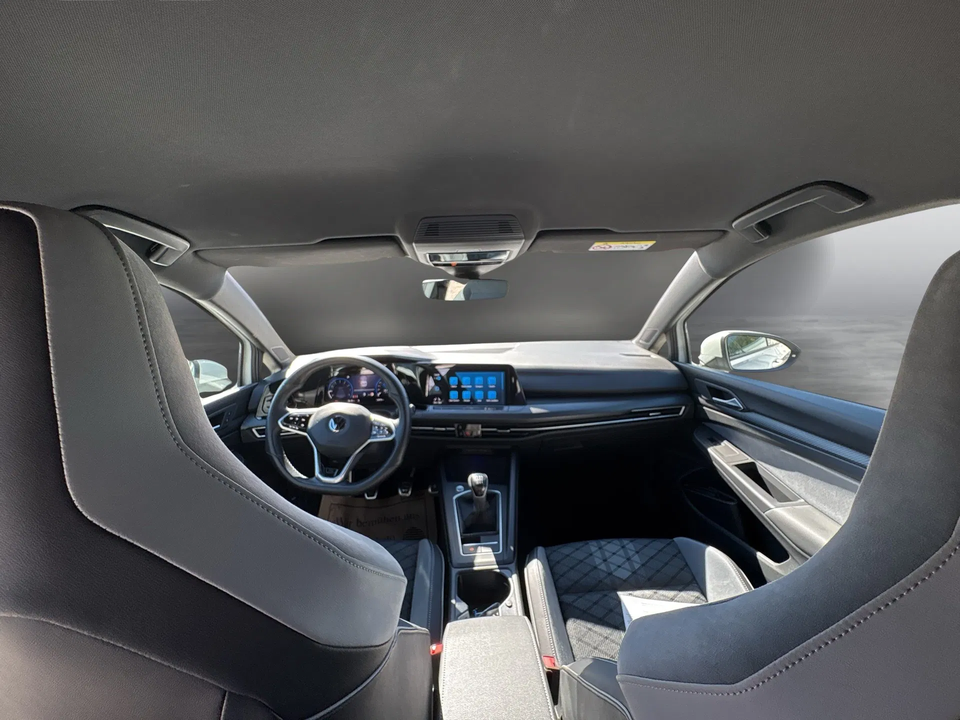 VW Golf VIII 1.5 TSI R-Line | Bild 11 von 23