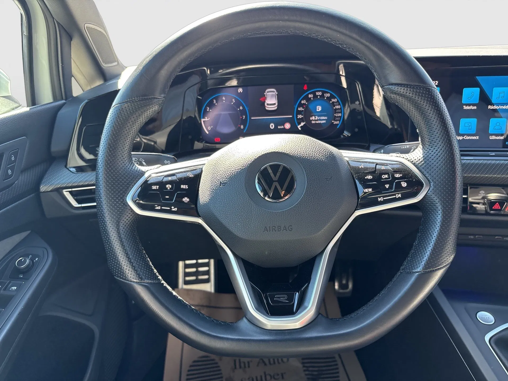 VW Golf VIII 1.5 TSI R-Line | Bild 12 von 23