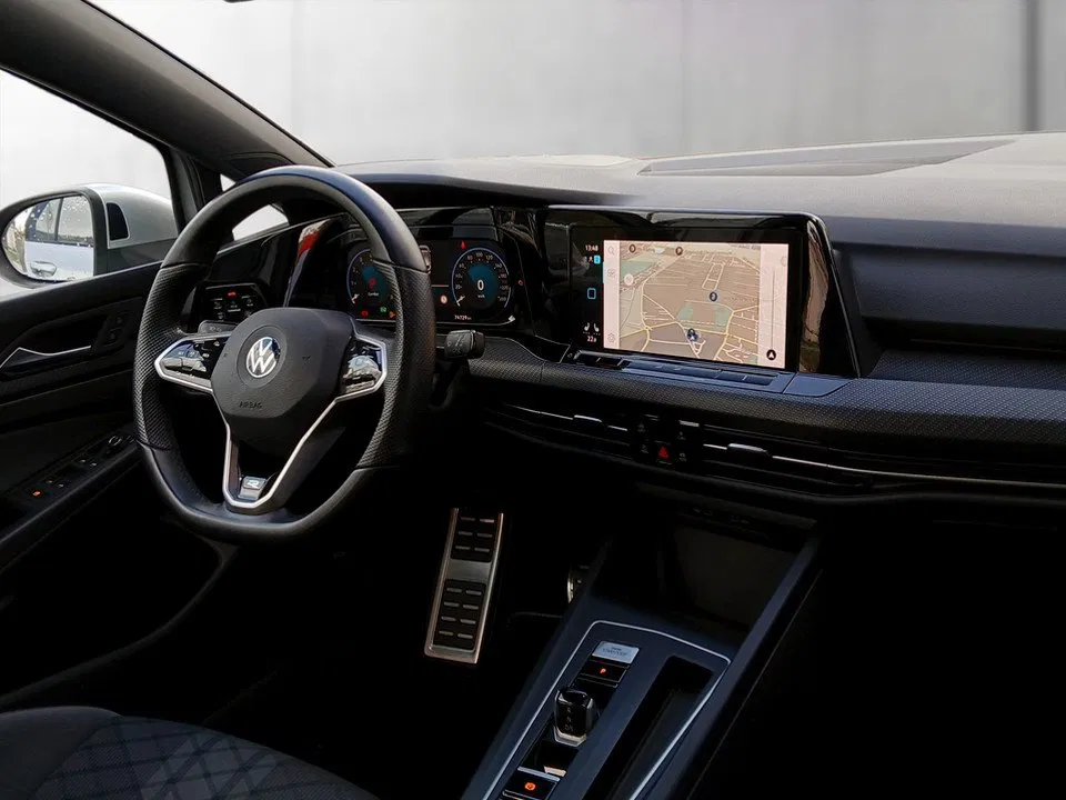 VW Golf VIII 1.5 eTSI R-Line DSG | Bild 11 von 19