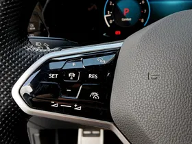 VW Golf VIII 1.5 eTSI R-Line DSG | Thumbnail 13 von 19