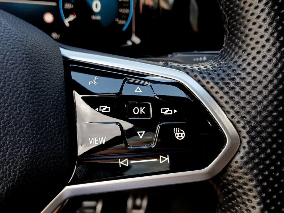 VW Golf VIII 1.5 eTSI R-Line DSG | Bild 14 von 19