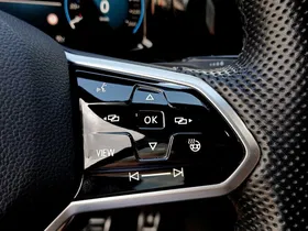 VW Golf VIII 1.5 eTSI R-Line DSG | Thumbnail 14 von 19