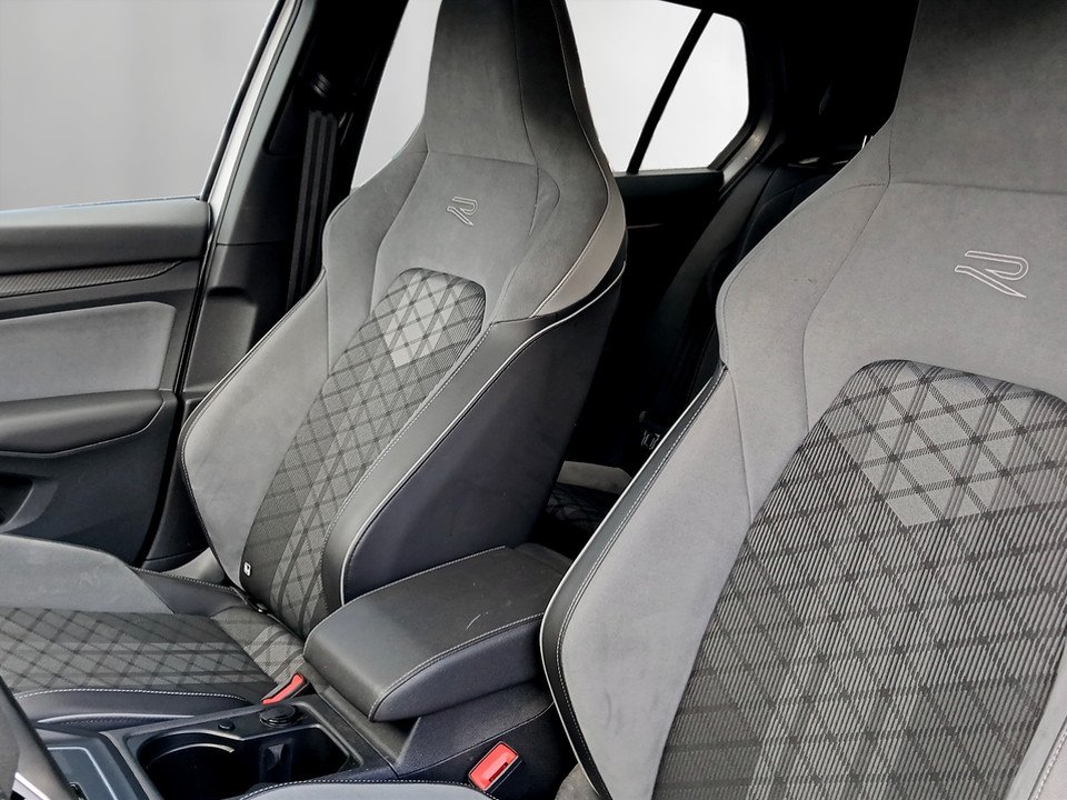 VW Golf VIII 1.5 eTSI R-Line DSG | Bild 8 von 19