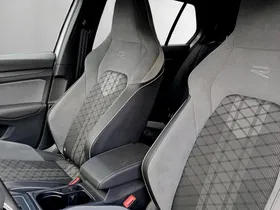 VW Golf VIII 1.5 eTSI R-Line DSG | Thumbnail 8 von 19